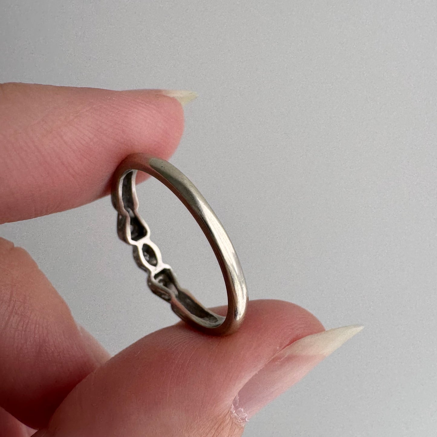 V I N T A G E // eye like / 14k white gold three diamond stacking band / size 6