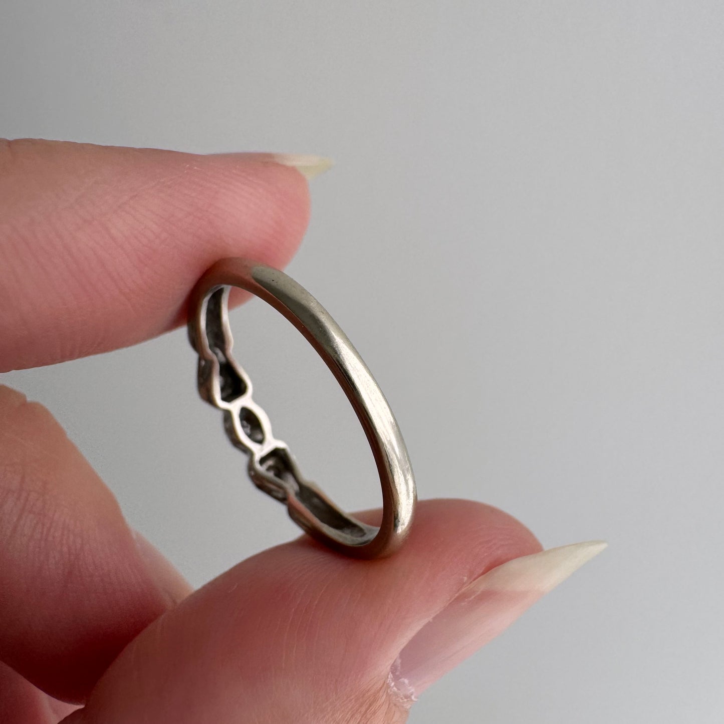 V I N T A G E // eye like / 14k white gold three diamond stacking band / size 6