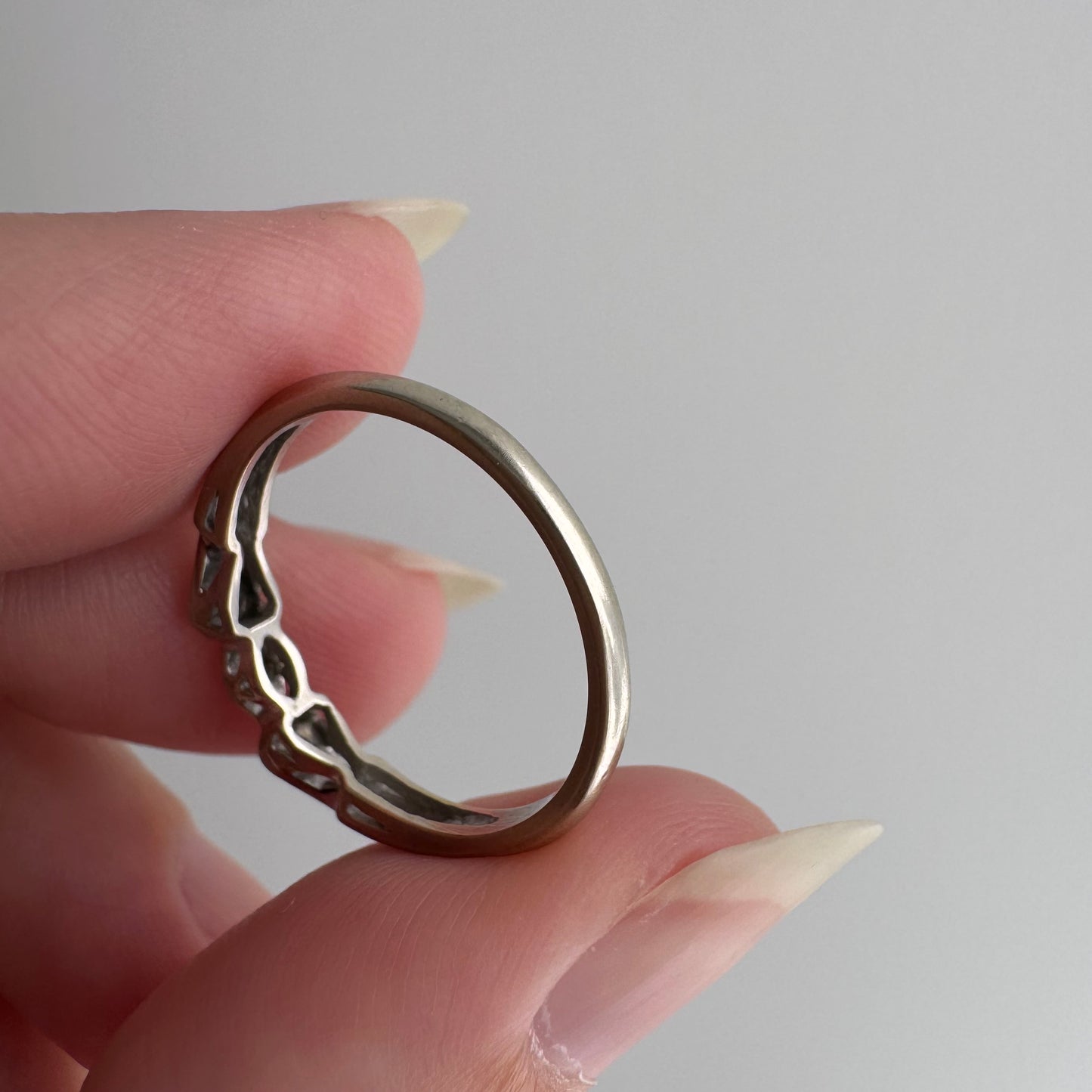 V I N T A G E // eye like / 14k white gold three diamond stacking band / size 6