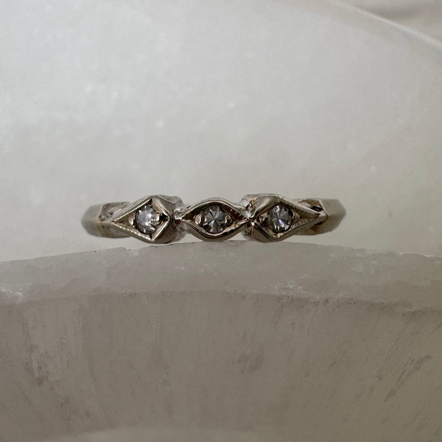 V I N T A G E // eye like / 14k white gold three diamond stacking band / size 6