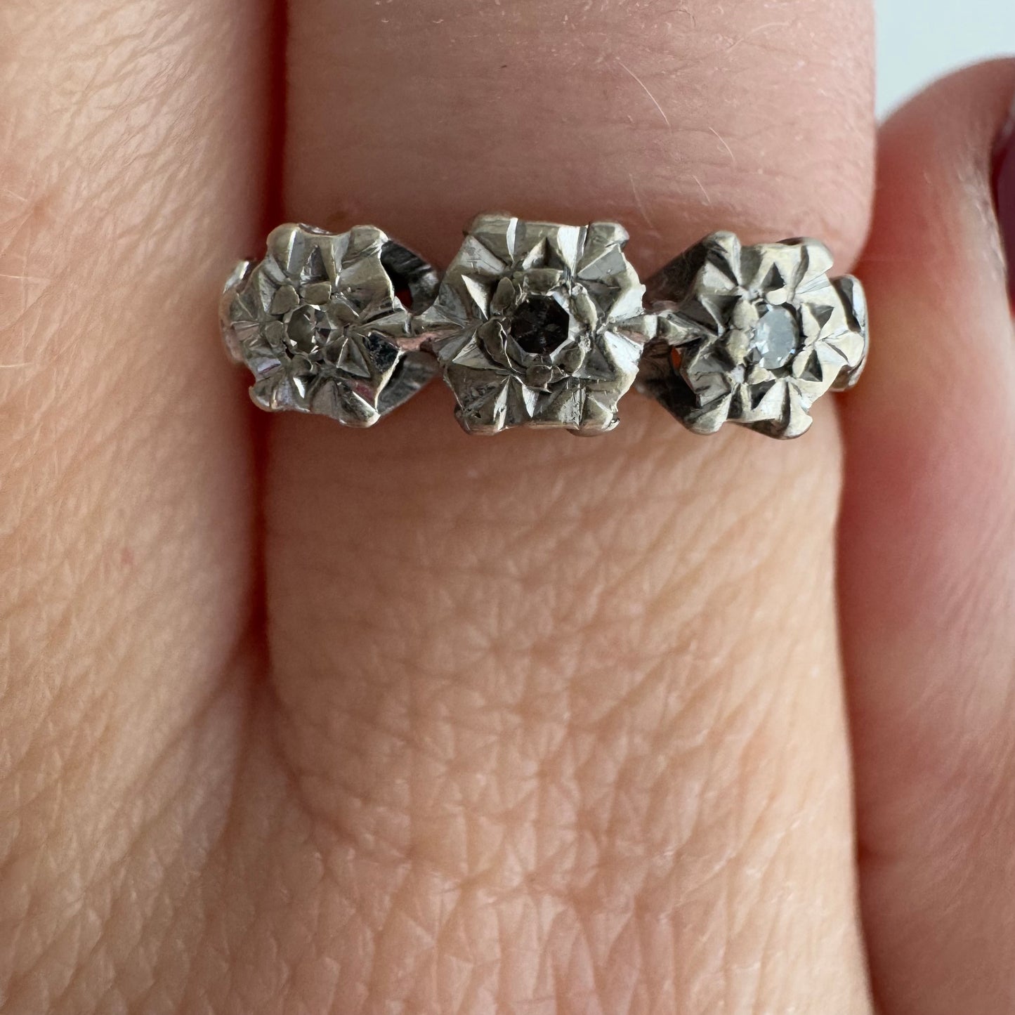 V I N T A G E // subtle six point stars / 18k yellow and white gold starburst diamond trilogy ring / size 6.75