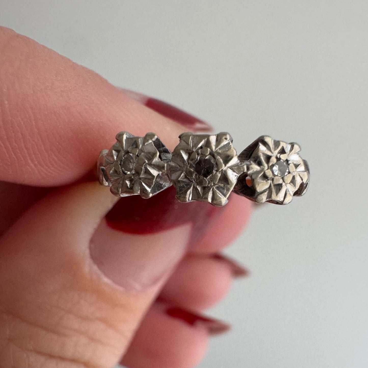 V I N T A G E // subtle six point stars / 18k yellow and white gold starburst diamond trilogy ring / size 6.75