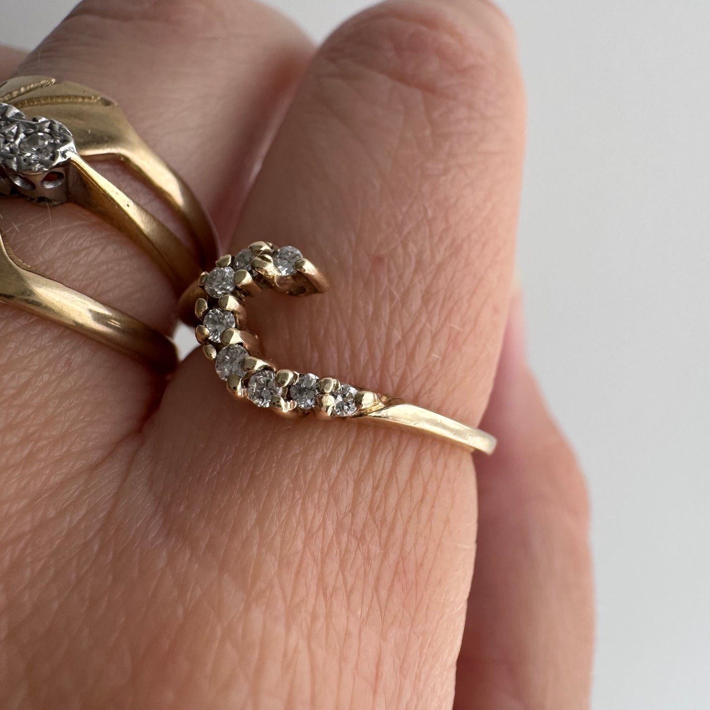 V I N T A G E // sparkle wave / 14k and eight diamond ring guard jacket / size 6.25