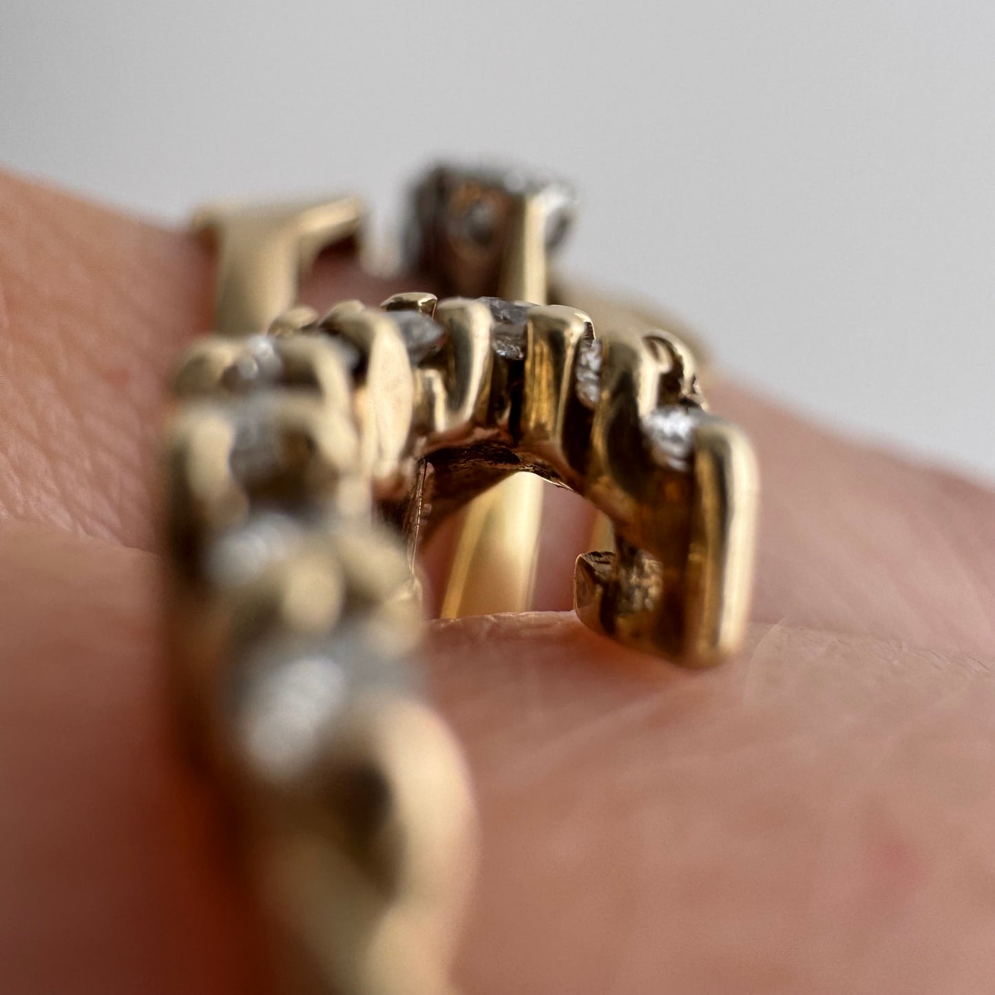 V I N T A G E // sparkle wave / 14k and eight diamond ring guard jacket / size 6.25