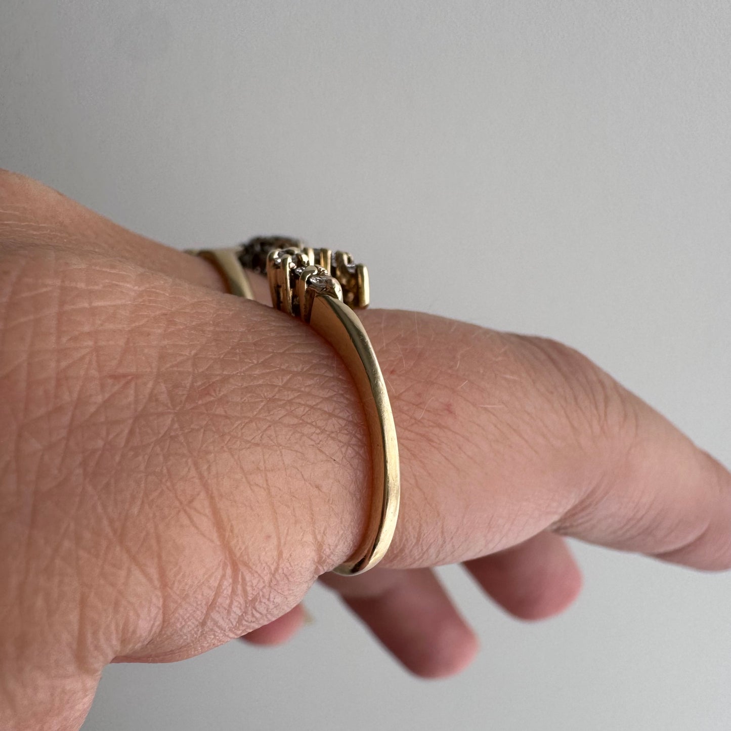 V I N T A G E // sparkle wave / 14k and eight diamond ring guard jacket / size 6.25