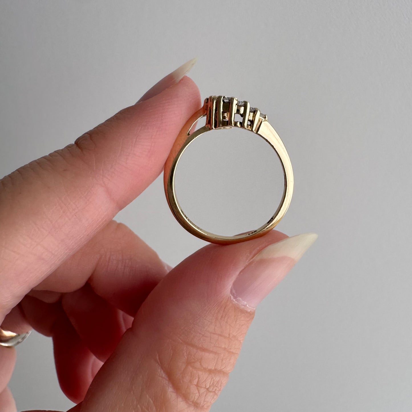 V I N T A G E // sparkle wave / 14k and eight diamond ring guard jacket / size 6.25