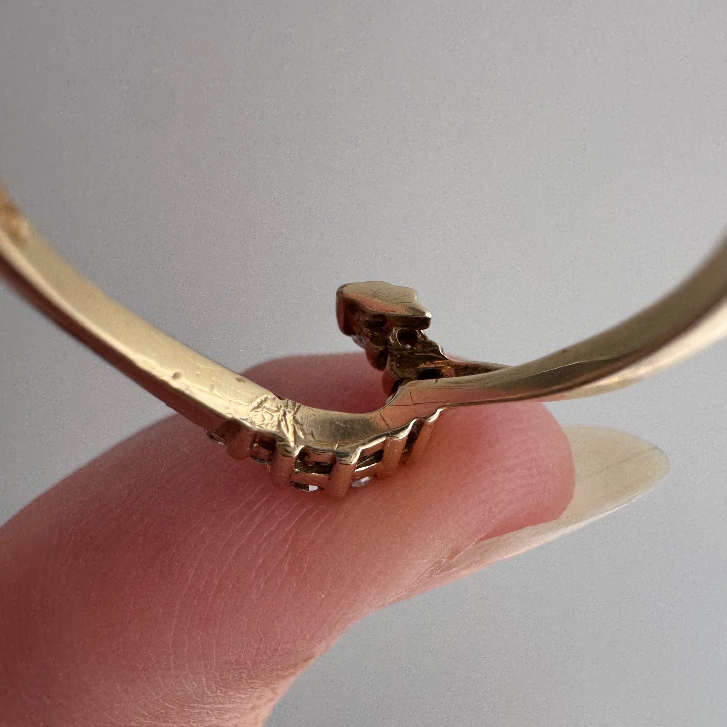 V I N T A G E // sparkle wave / 14k and eight diamond ring guard jacket / size 6.25