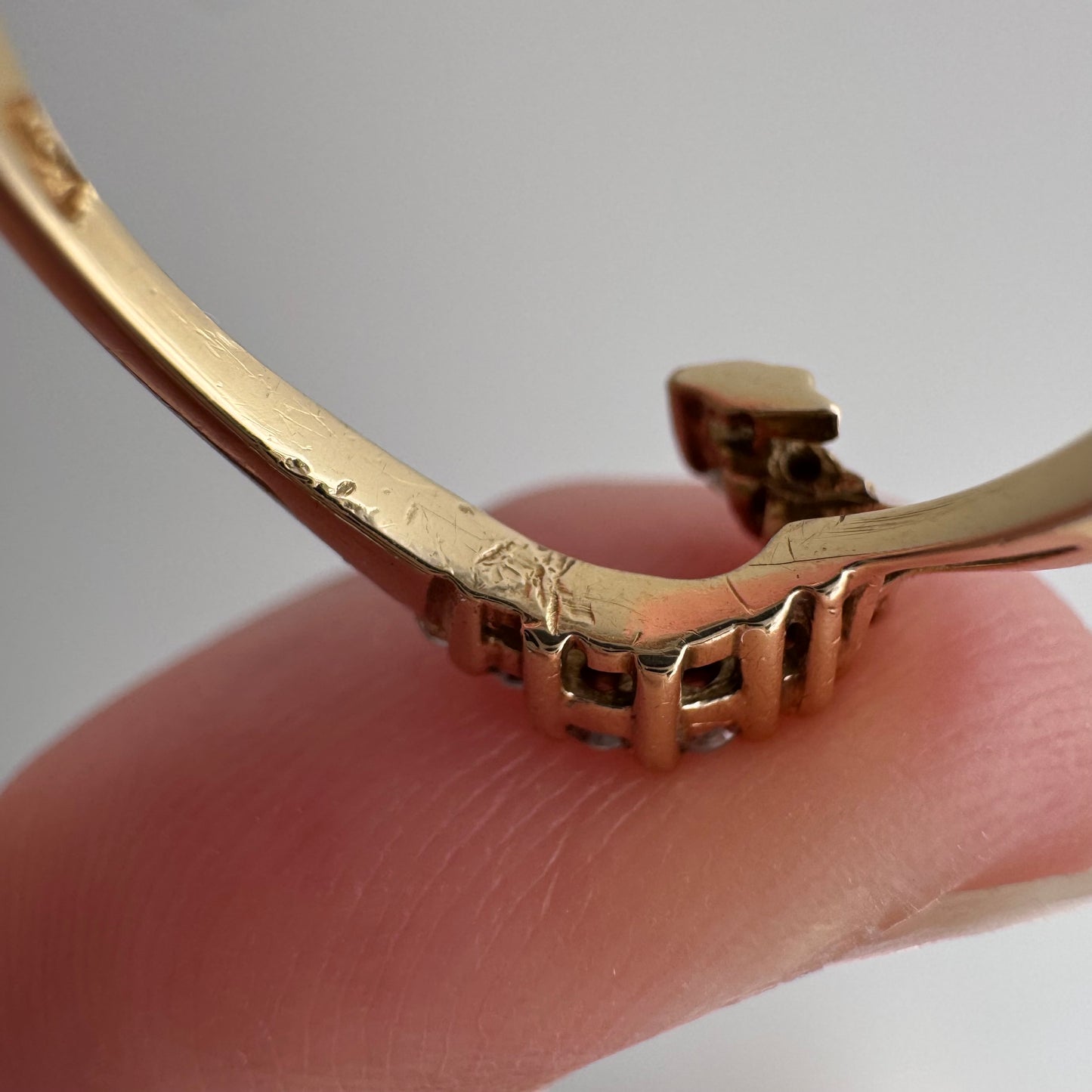 V I N T A G E // sparkle wave / 14k and eight diamond ring guard jacket / size 6.25