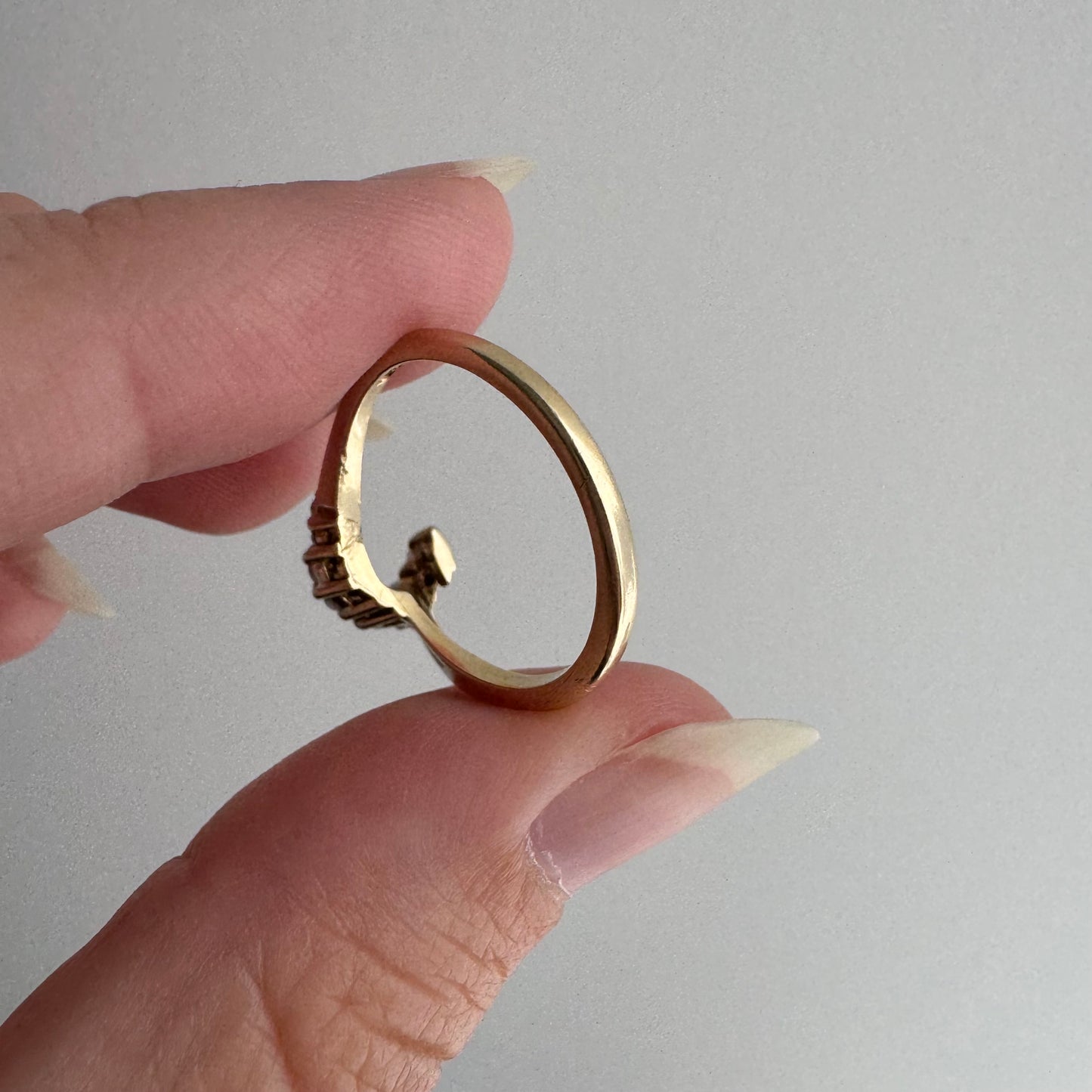 V I N T A G E // sparkle wave / 14k and eight diamond ring guard jacket / size 6.25