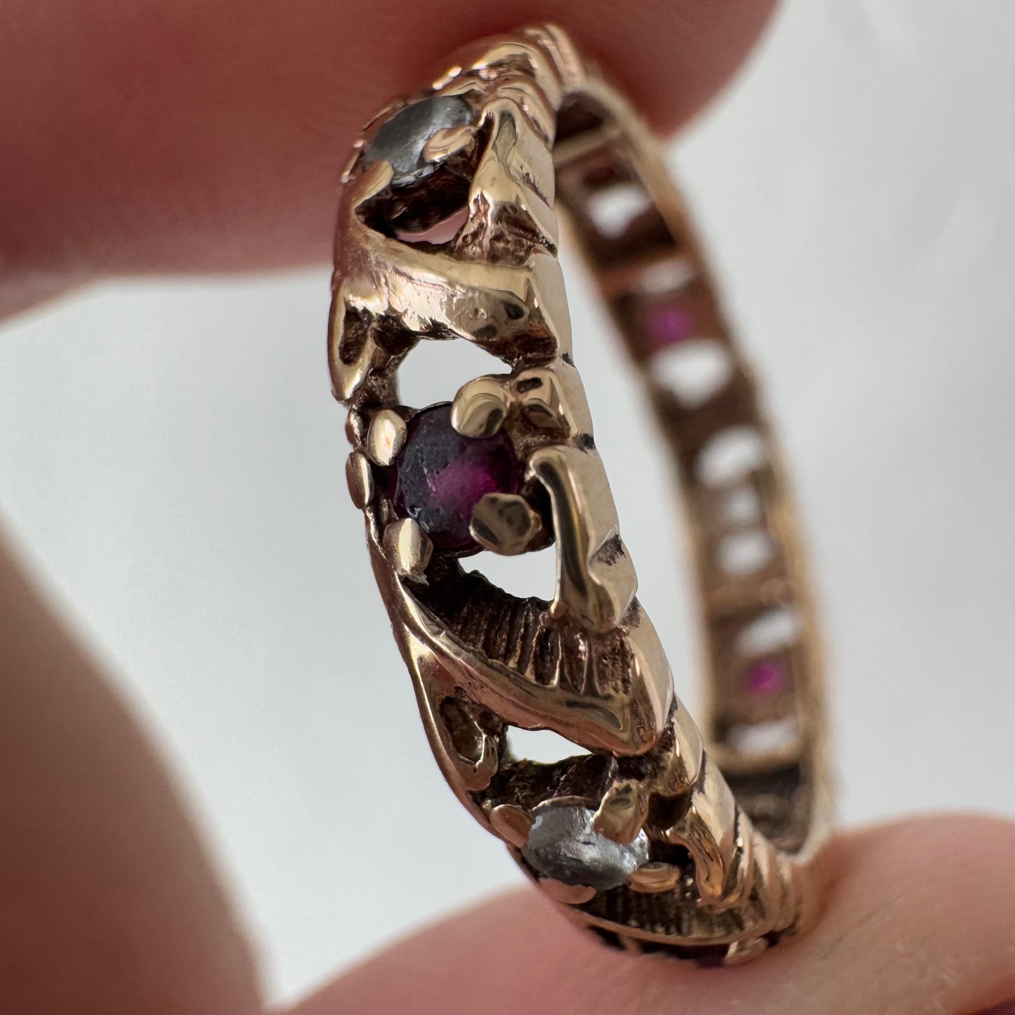 V I N T A G E // floral hopscotch / 9k floral eternity band with quartz and topaz / size 7.75