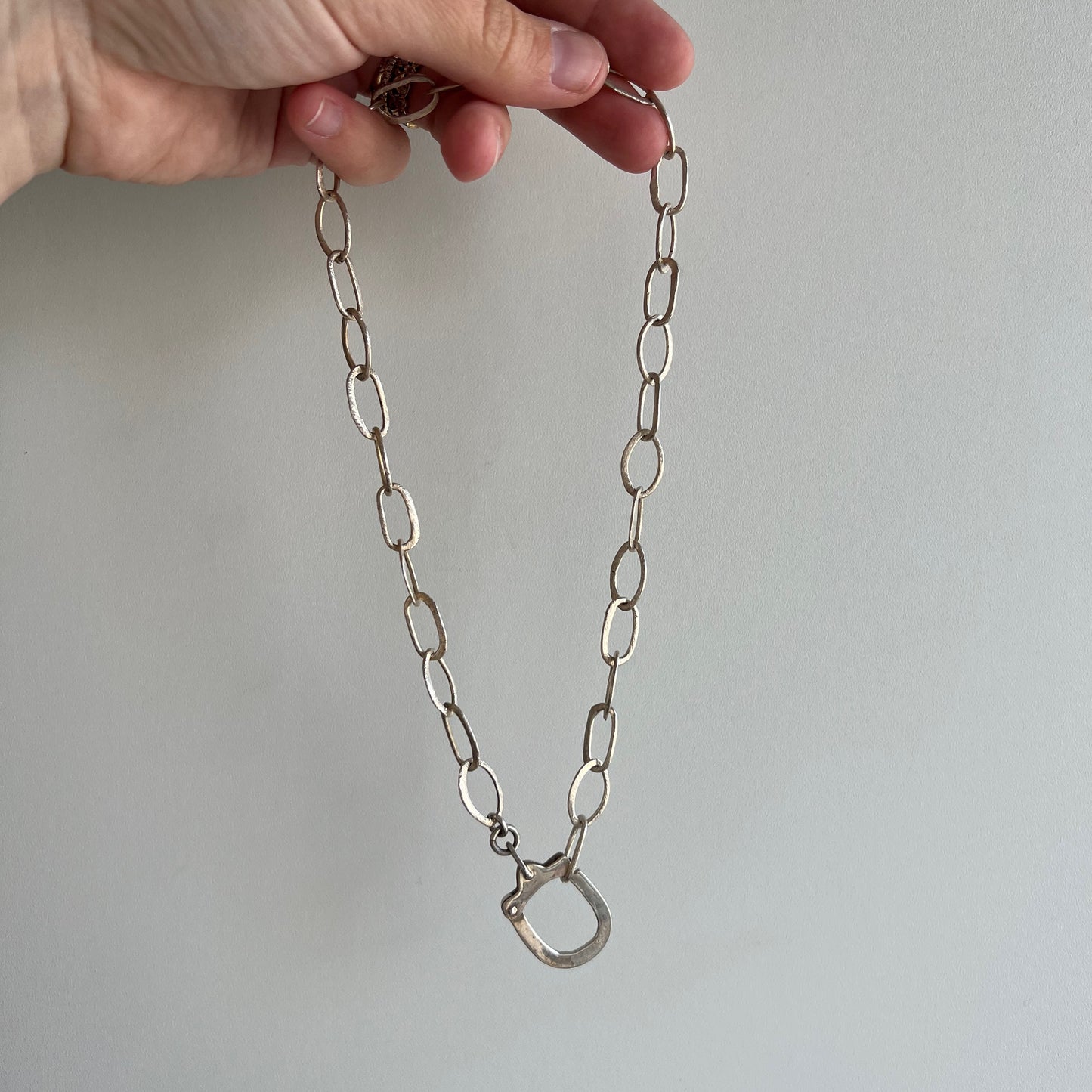 reimagined V I N T A G E // all linked up / sterling silver hammered brushed oval link chain with a connector clasp / 16"