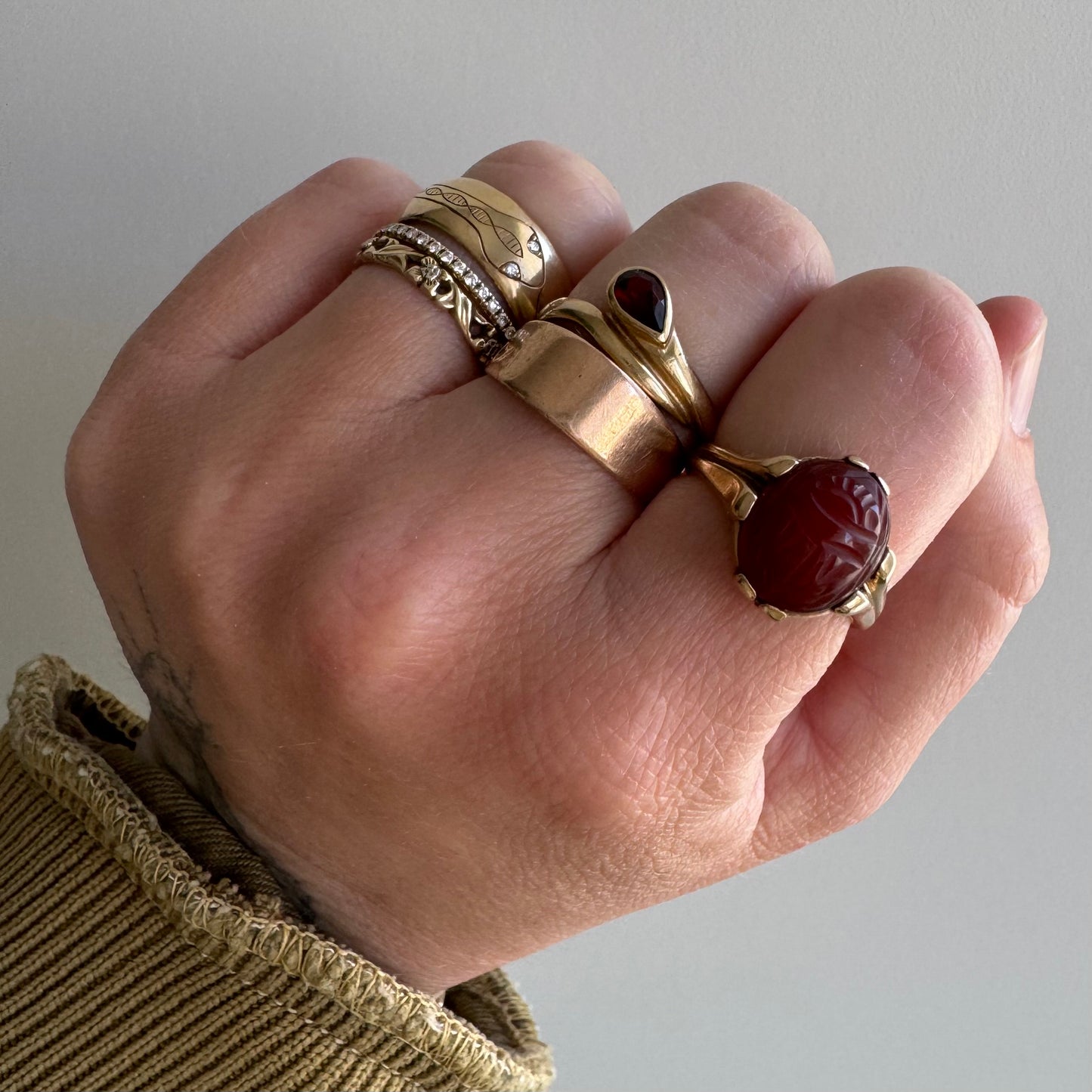 V I N T A G E // best beetle / 10k and carnelian retro scarab ring / size 6.5