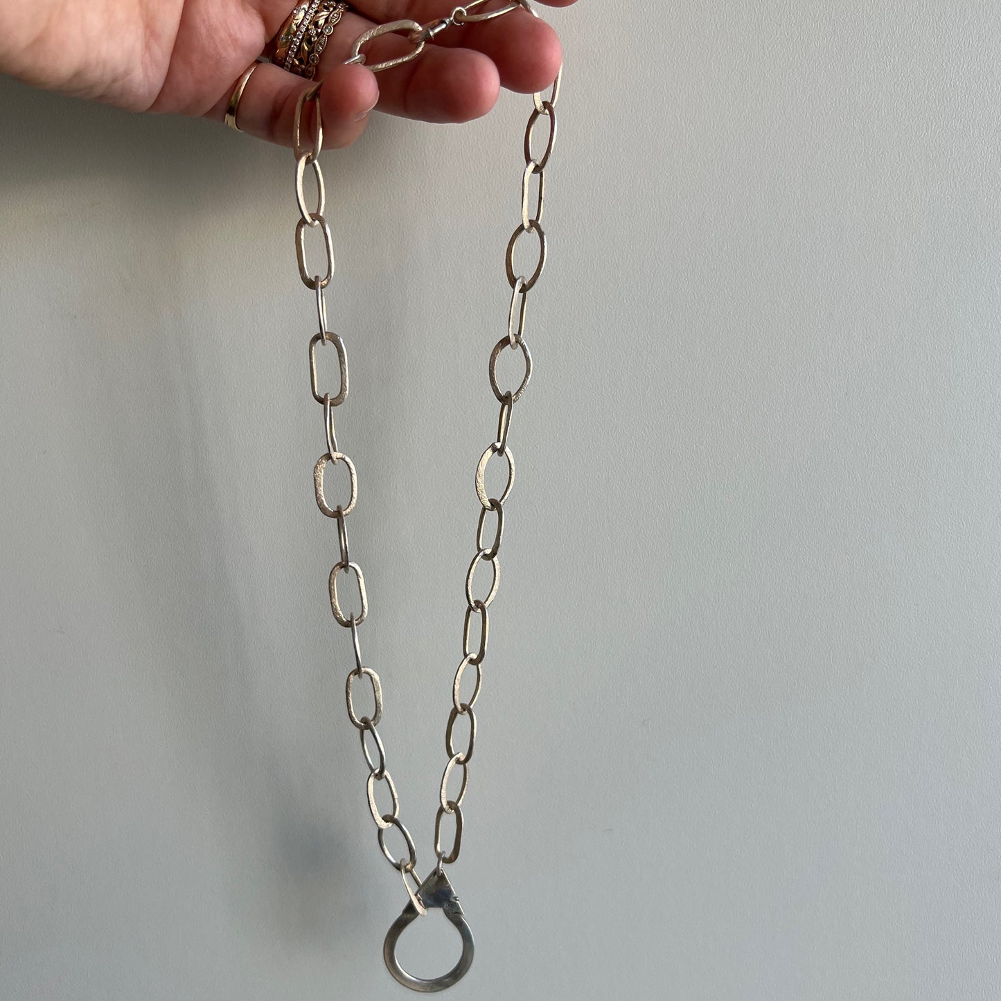 reimagined V I N T A G E // all linked up / sterling silver hammered brushed oval link chain with a connector clasp / 17"