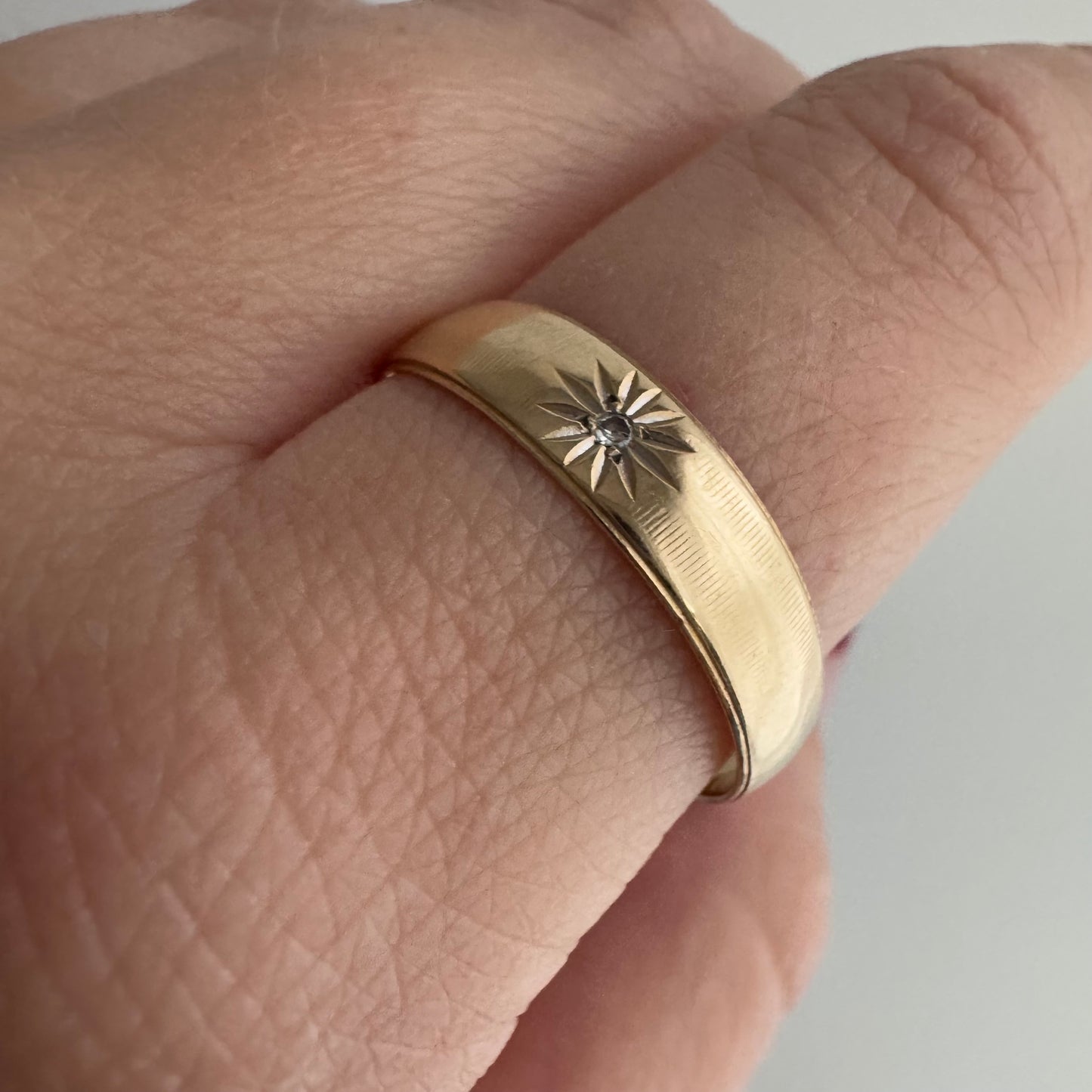 V I N T A G E // star light / 14k and diamond mid century starburst-set diamond tapered band / size 10.75+