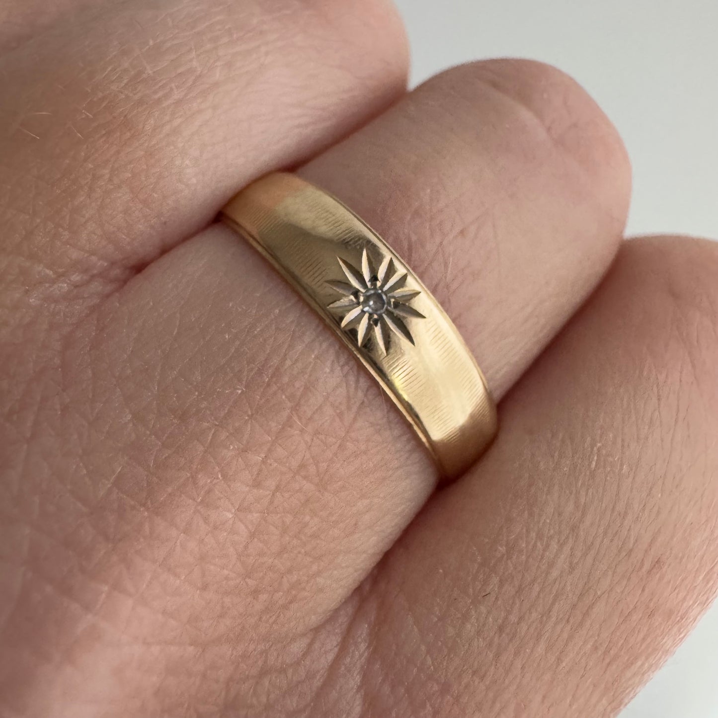 V I N T A G E // star light / 14k and diamond mid century starburst-set diamond tapered band / size 10.75+