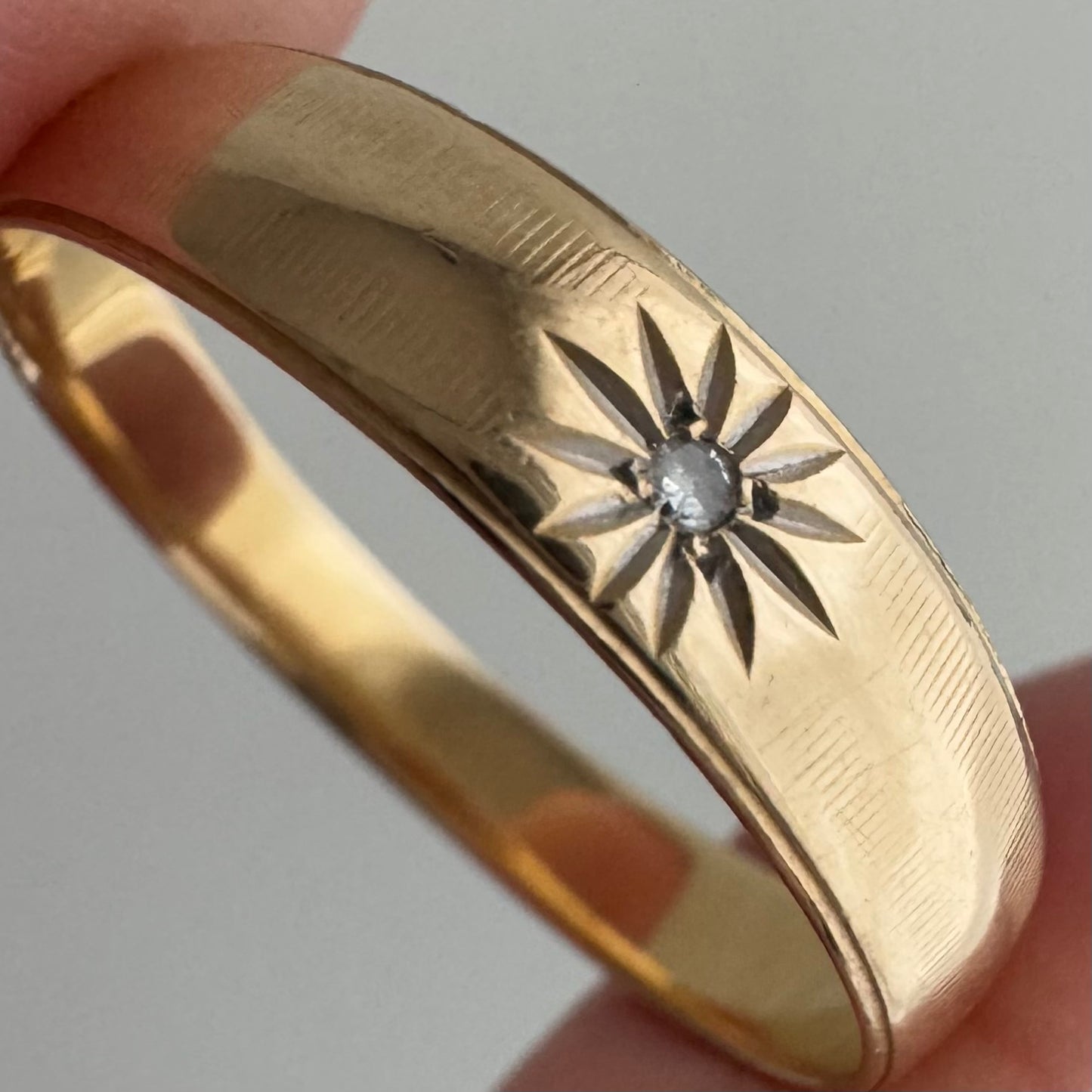 V I N T A G E // star light / 14k and diamond mid century starburst-set diamond tapered band / size 10.75+