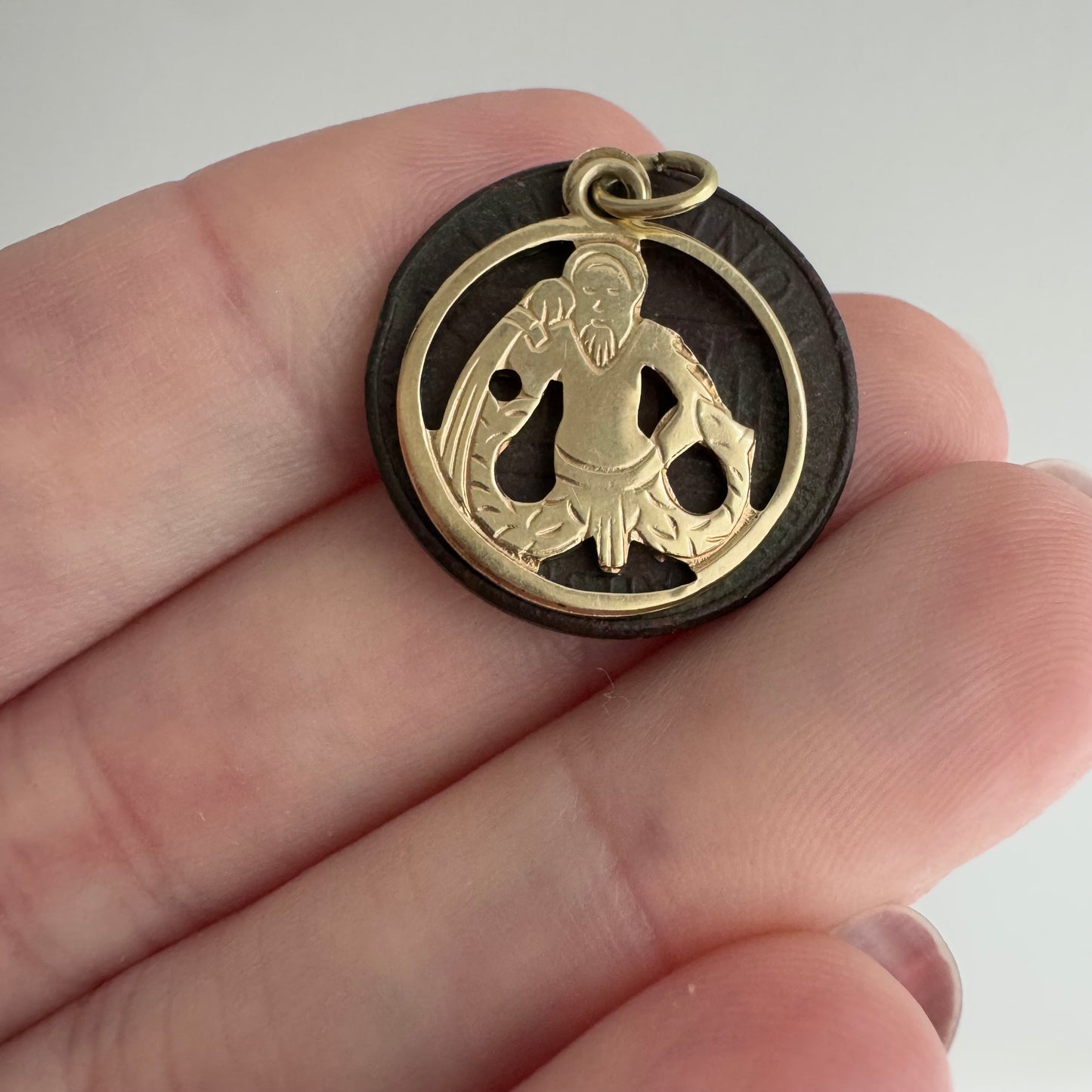 V I N T A G E // water flows / 14k yellow gold Aquarius zodiac / a pendant