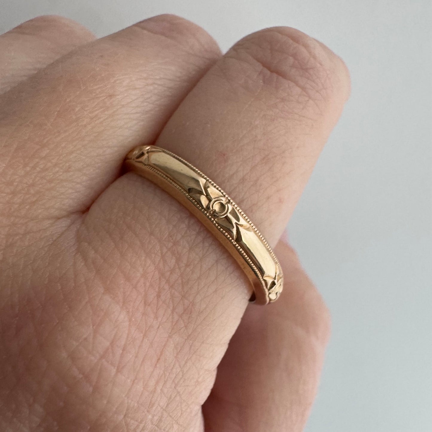 V I N T A G E // bright blooms / solid 14k yellow floral patterned thin eternity wedding band / size 11