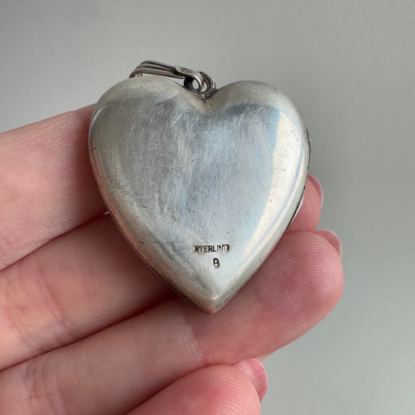 V I N T A G E // a sweet memory / 1940s sterling silver sweetheart large engraved heart locket / a pendant