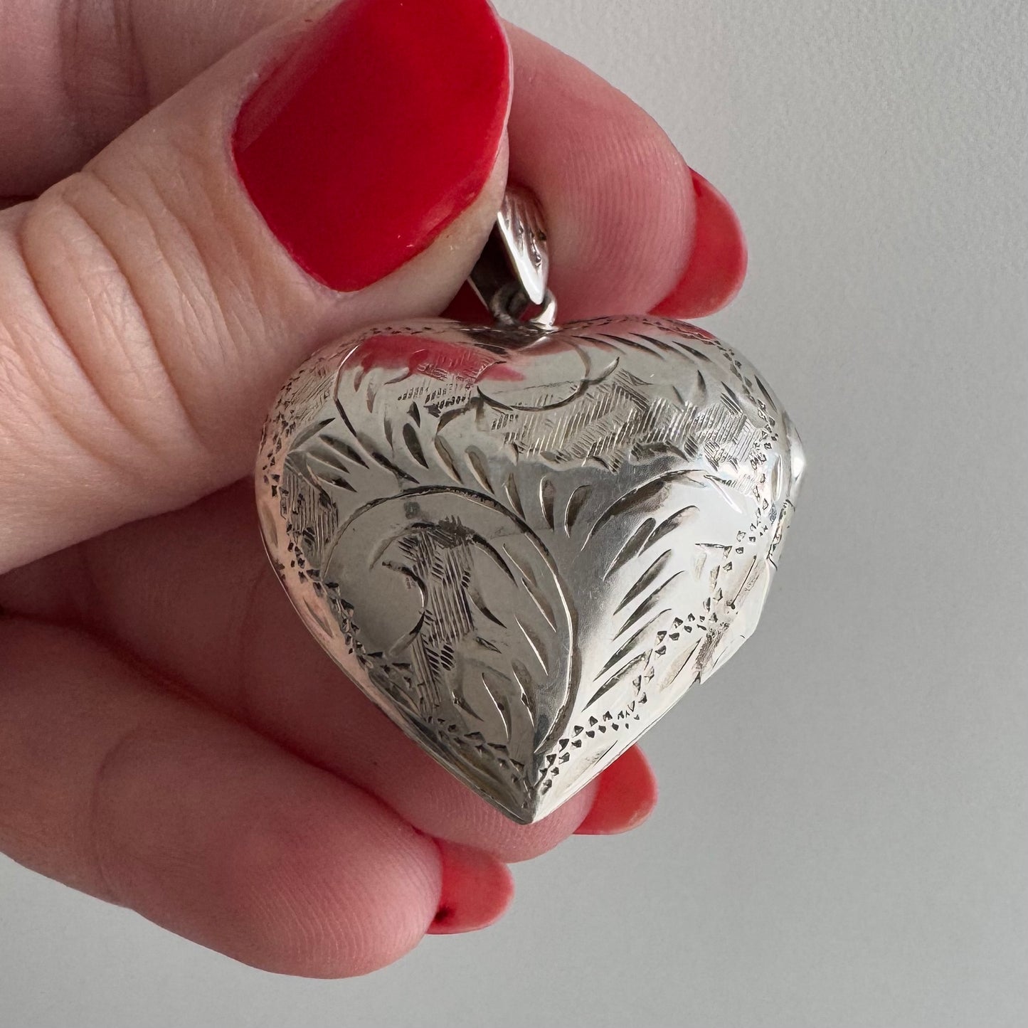 V I N T A G E // floral memories / sterling silver heart locket / a pendant