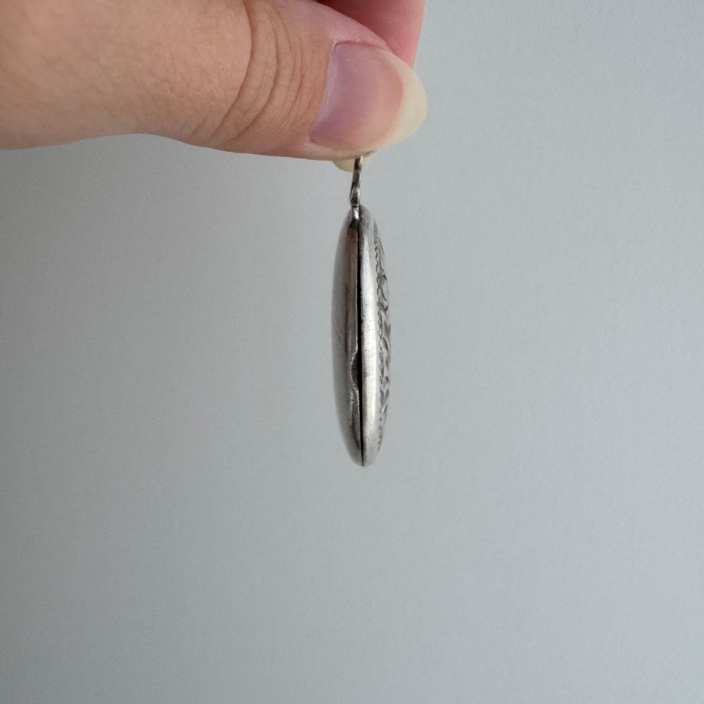 A N T I Q U E // forget me not spiral / sterling silver large floral oval locket / a pendant