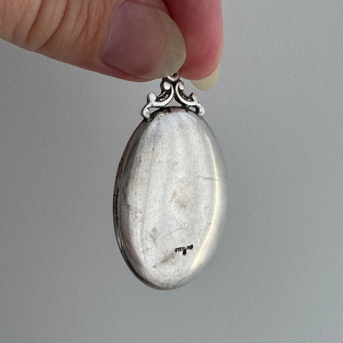 A N T I Q U E // forget me not spiral / sterling silver large floral oval locket / a pendant