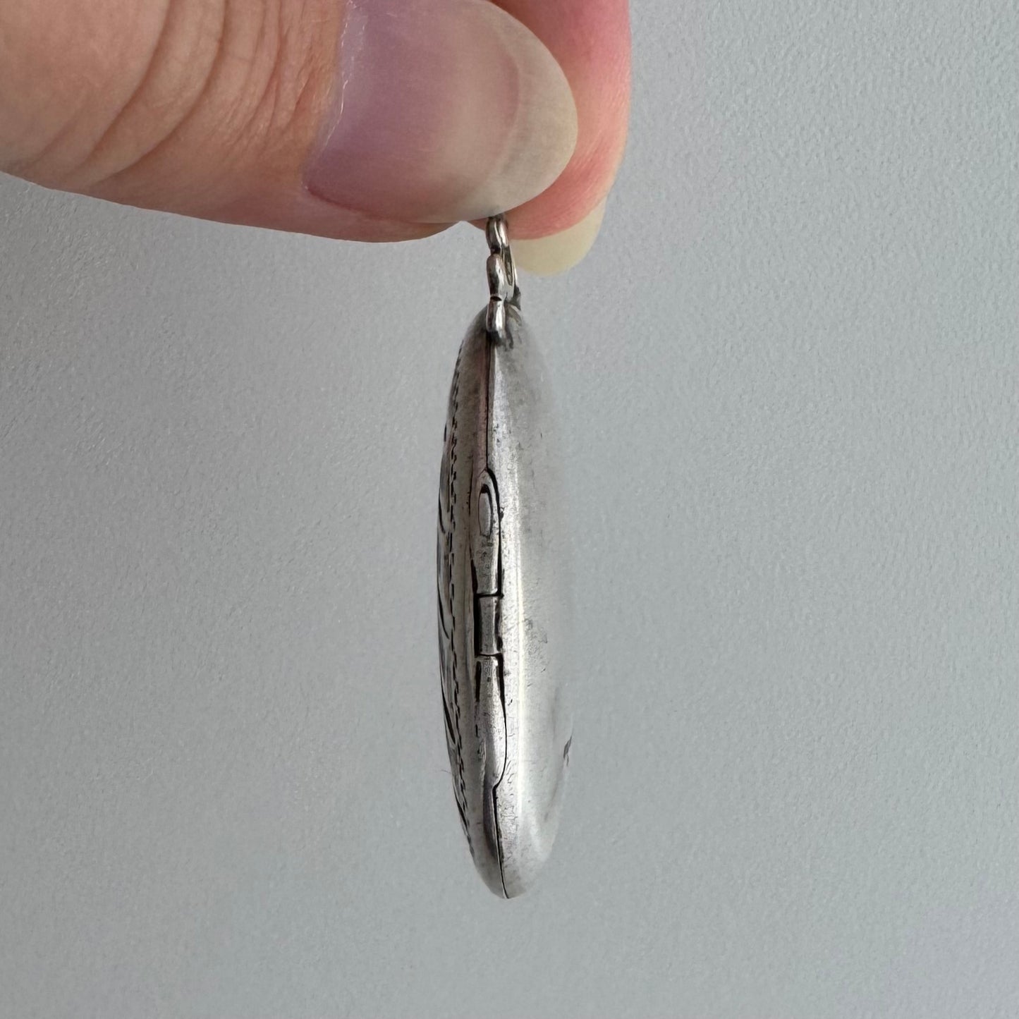 A N T I Q U E // forget me not spiral / sterling silver large floral oval locket / a pendant