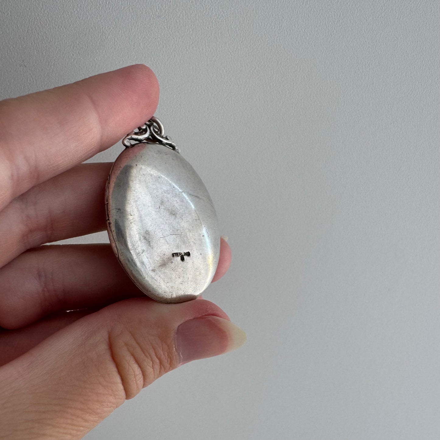 A N T I Q U E // forget me not spiral / sterling silver large floral oval locket / a pendant