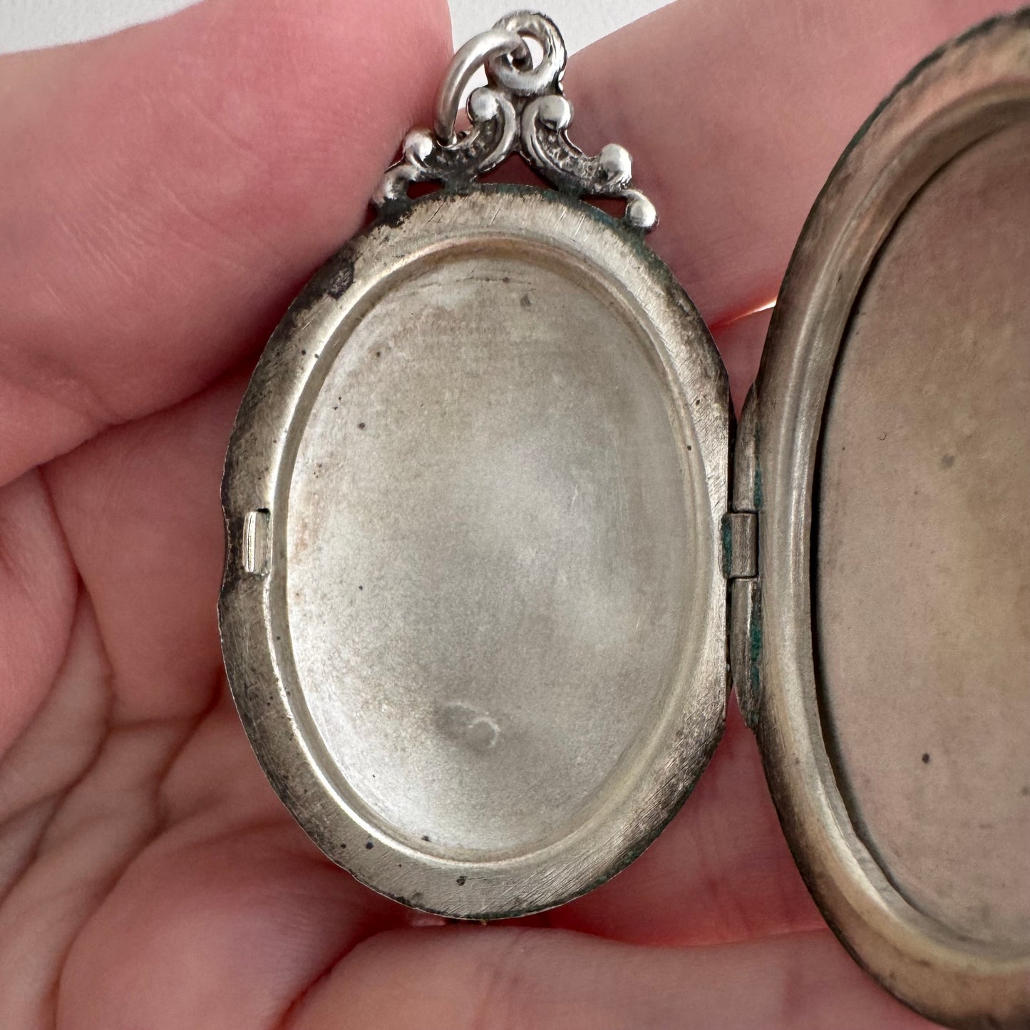 A N T I Q U E // forget me not spiral / sterling silver large floral oval locket / a pendant