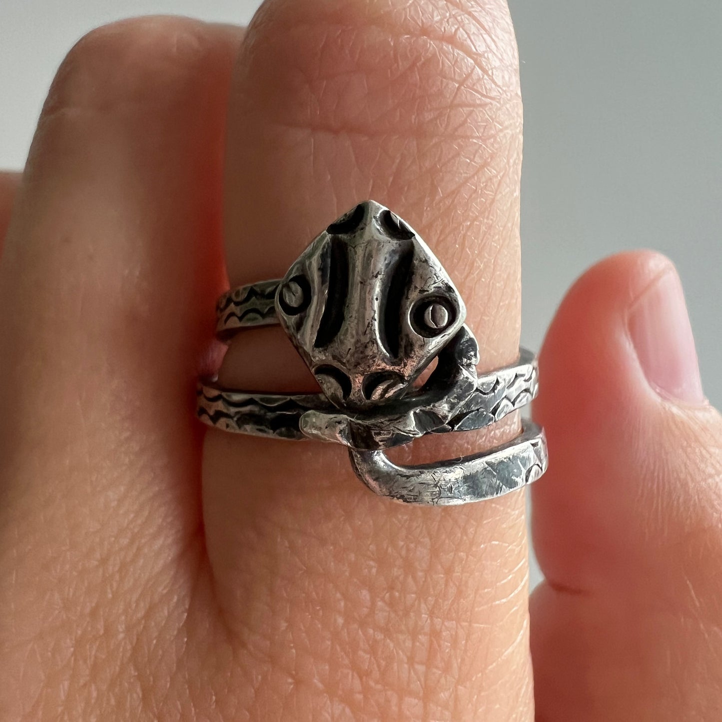 V I N T A G E // quiet rattle / sterling silver Mexican wrap around snake ring / size 7-ish