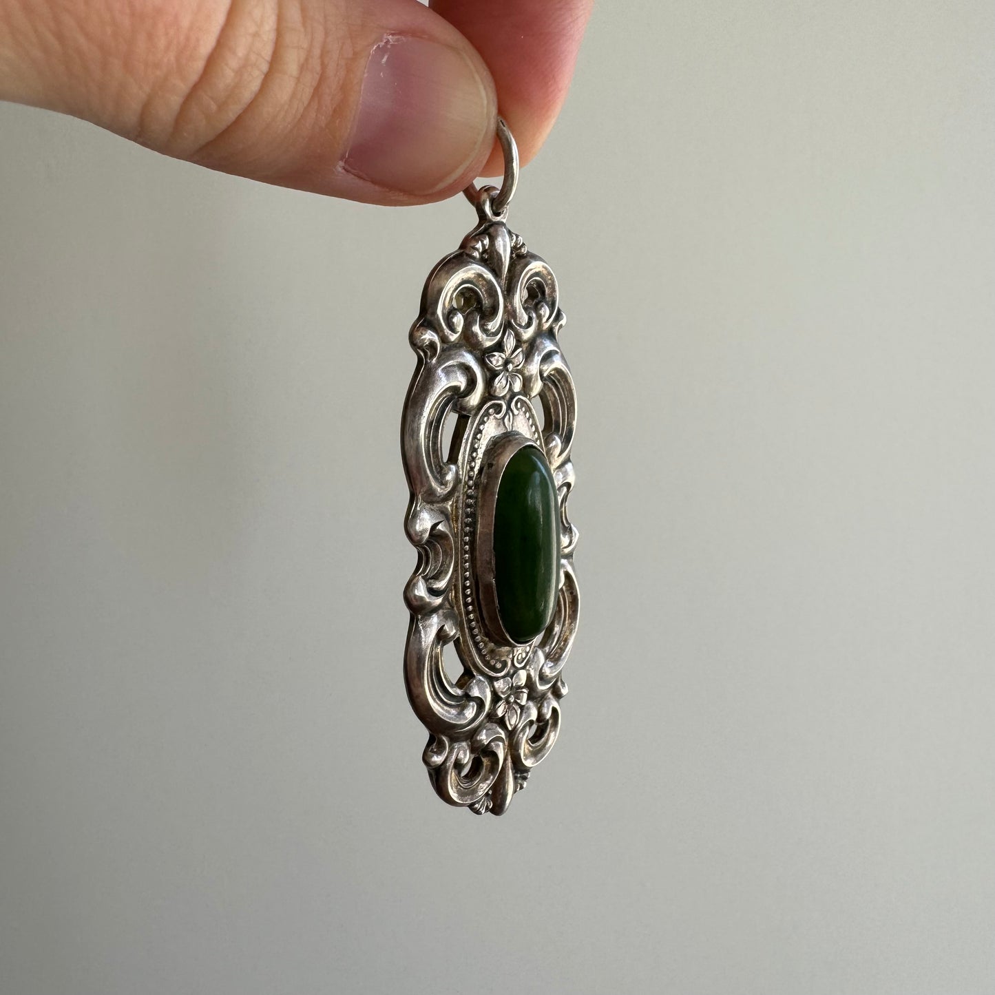 V I N T A G E // not a spoon / sterling silver and jade floral pendant / by Towle