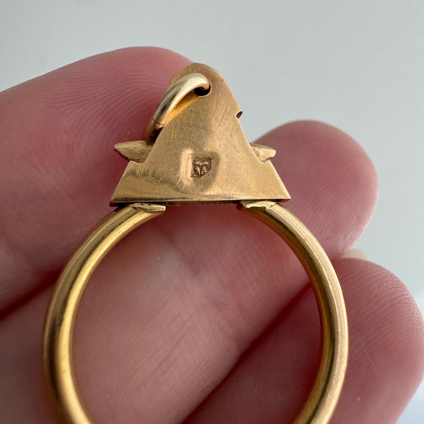 V I N T A G E // possibilities / 18k rosy yellow gold Egyptian connector / keychain carabiner clasp