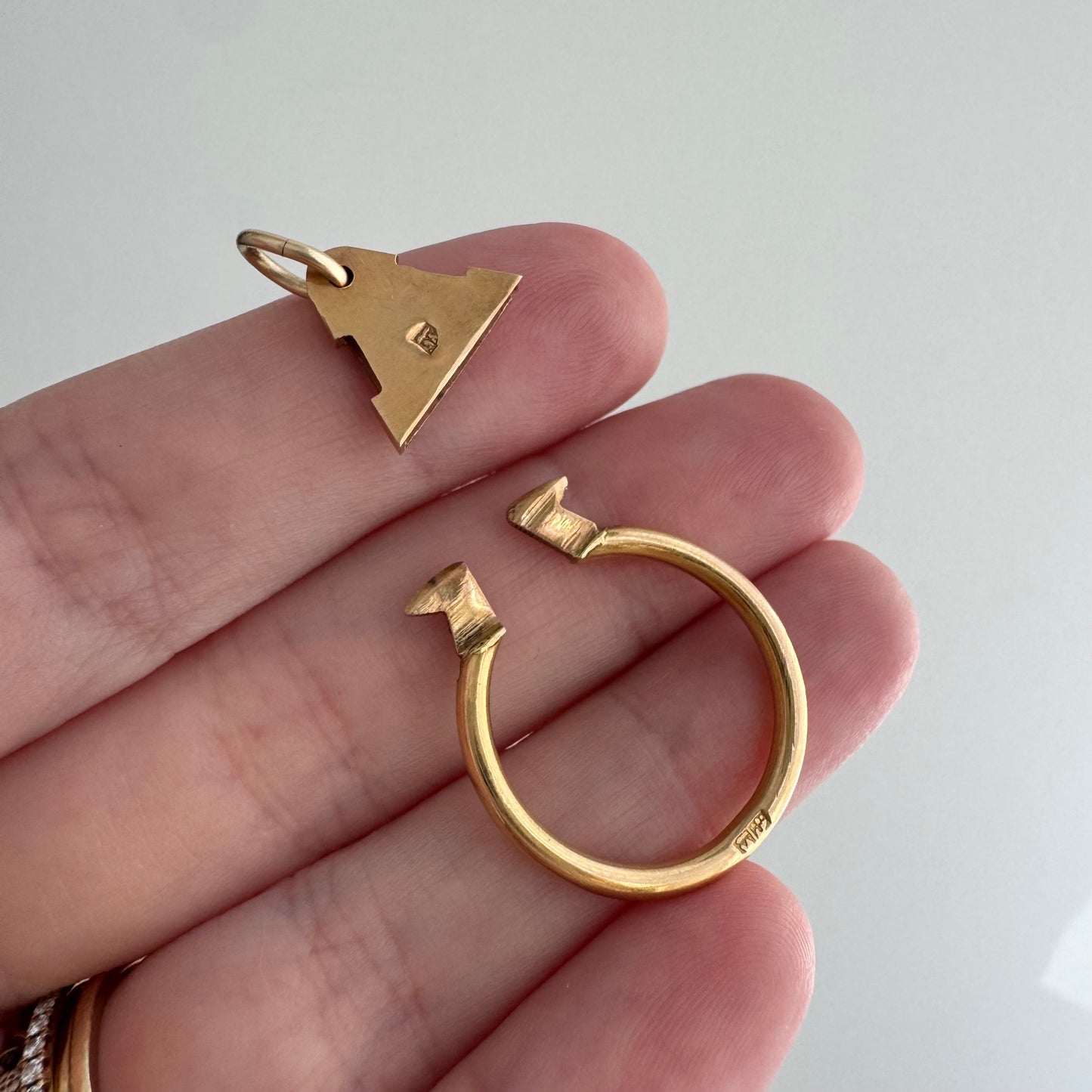 V I N T A G E // possibilities / 18k rosy yellow gold Egyptian connector / keychain carabiner clasp