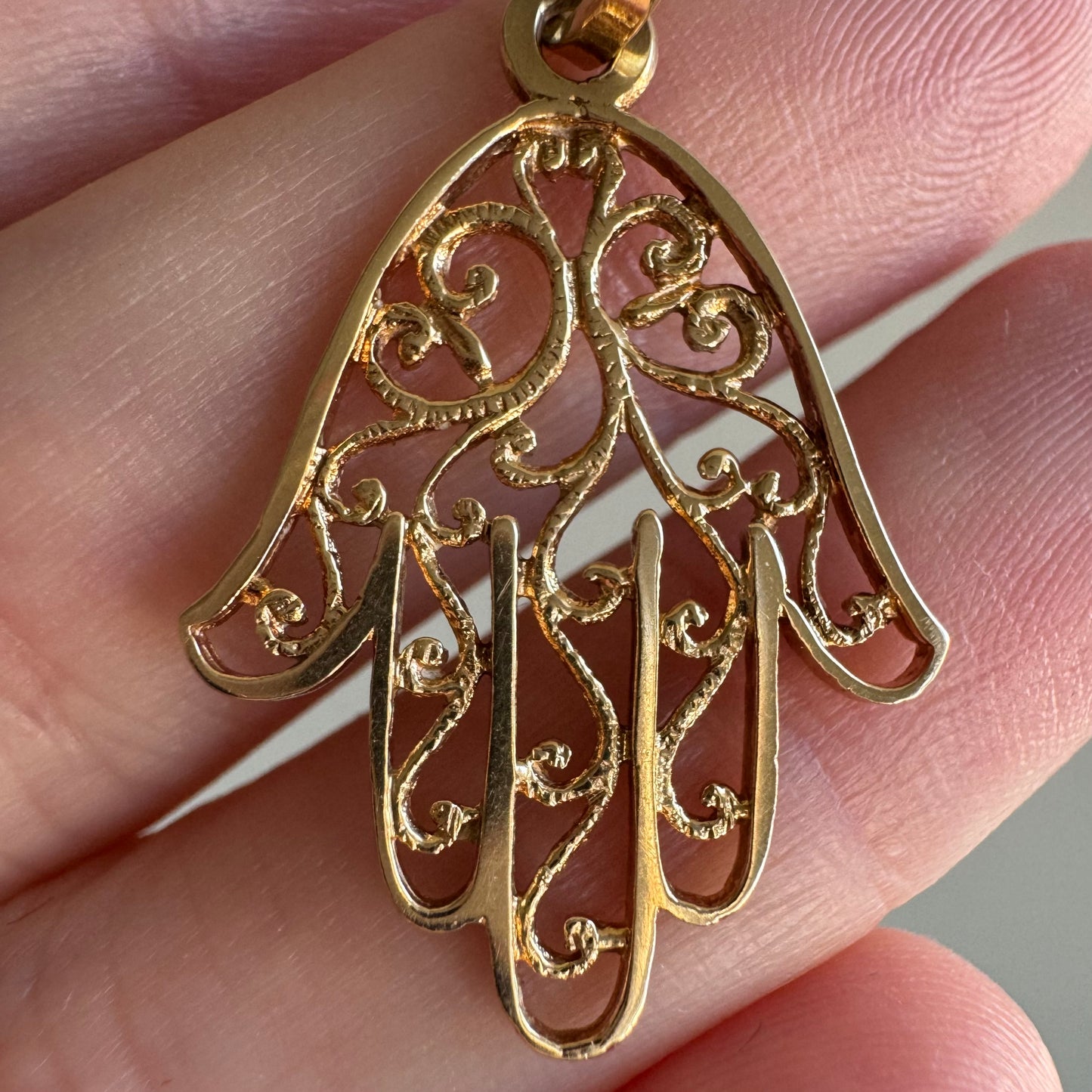 V I N T A G E // powerful palm / 14k yellow gold hamsa / a pendant