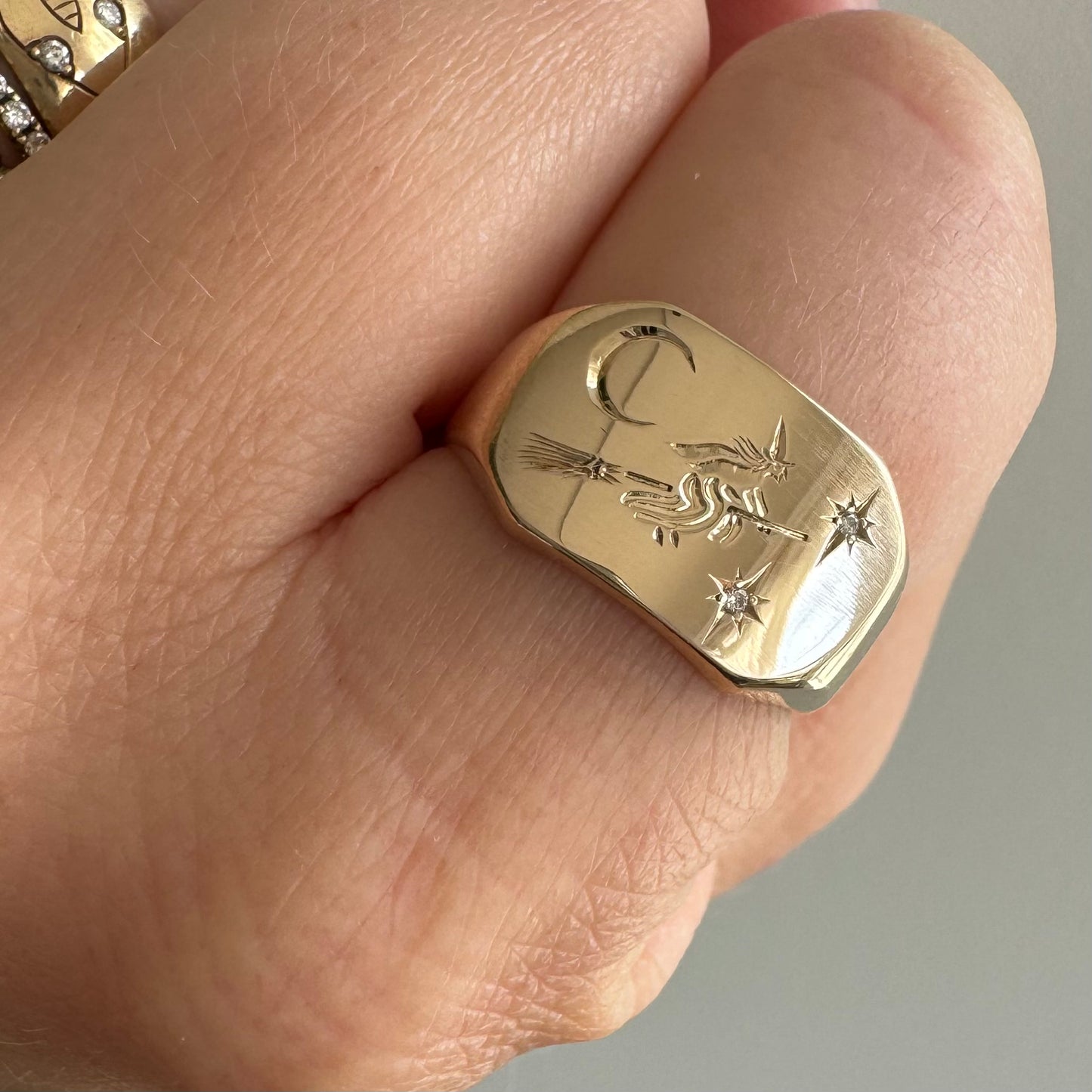 reimagined V I N T A G E // the best witch / 10k witch flying on a broom in the night sky signet ring / size 6.5