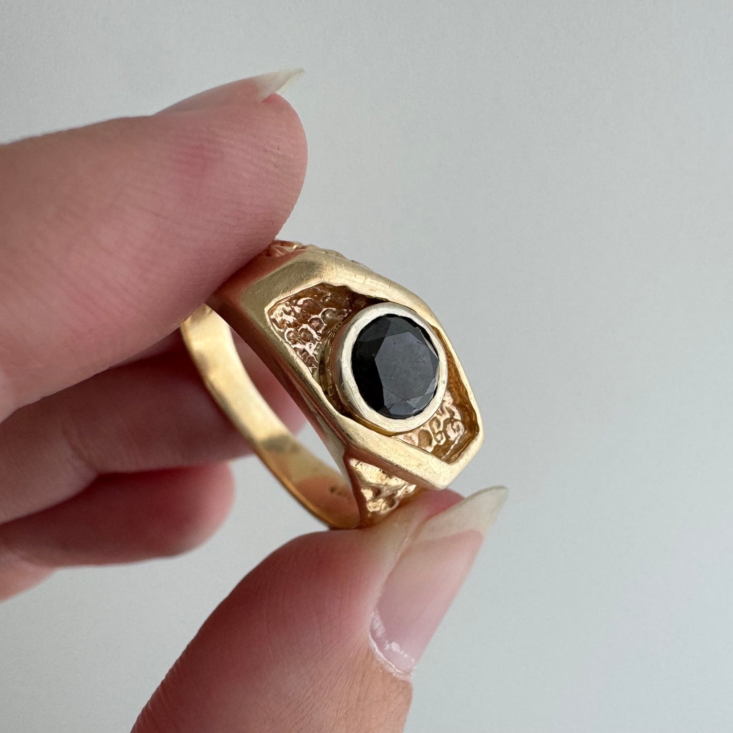 P R E - L O V E D // side eye / 14k and black diamond solitaire stacking shadowbox ring / size 8.25