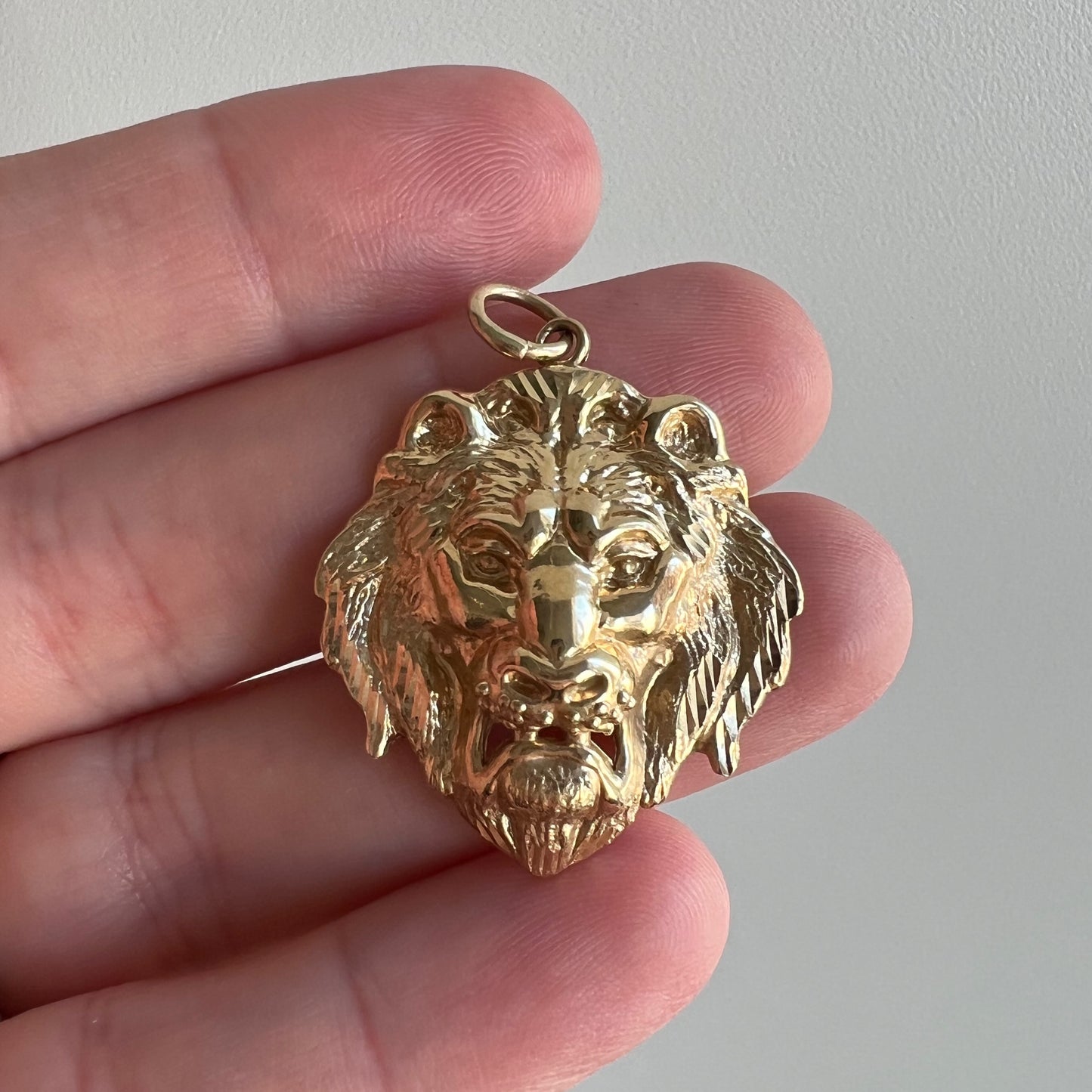 P R E - L O V E D // cowardly lion / solid 10k yellow gold lion face pendant