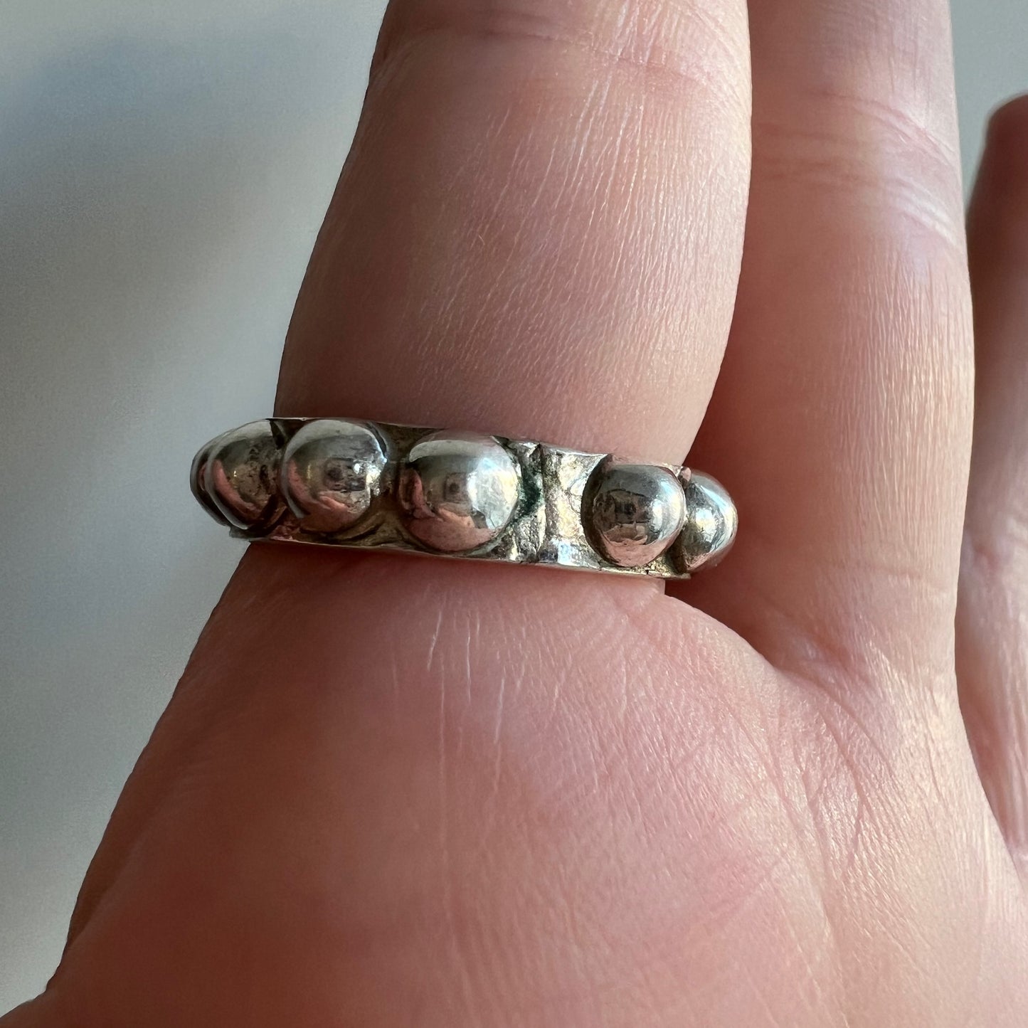 V I N T A G E // gentlest spikes / Mexico sterling silver ball studded eternity band / size 6.25