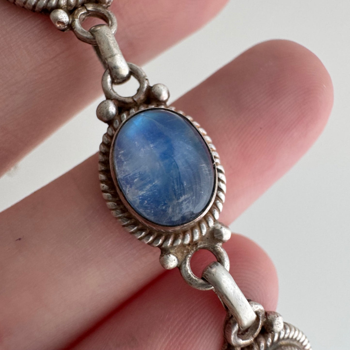 V I N T A G E // moonstone magic / sterling silver blue moonstoon link bracelet / 7" to 7.5", 14.3g
