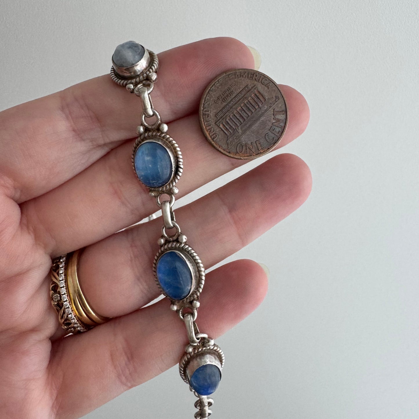 V I N T A G E // moonstone magic / sterling silver blue moonstoon link bracelet / 7" to 7.5", 14.3g