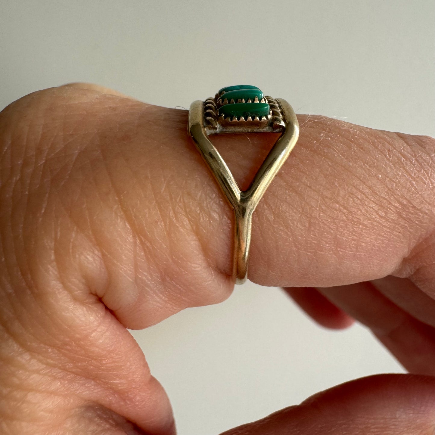 V I N T A G E // petite point perfection / 14k and turquoise Zuni ring by Butch Hattie / size 7.5