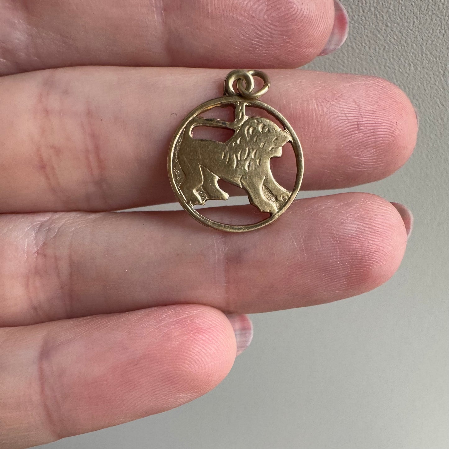 V I N T A G E // gentle leo / 14k yellow gold Leo lion zodiac / a pendant