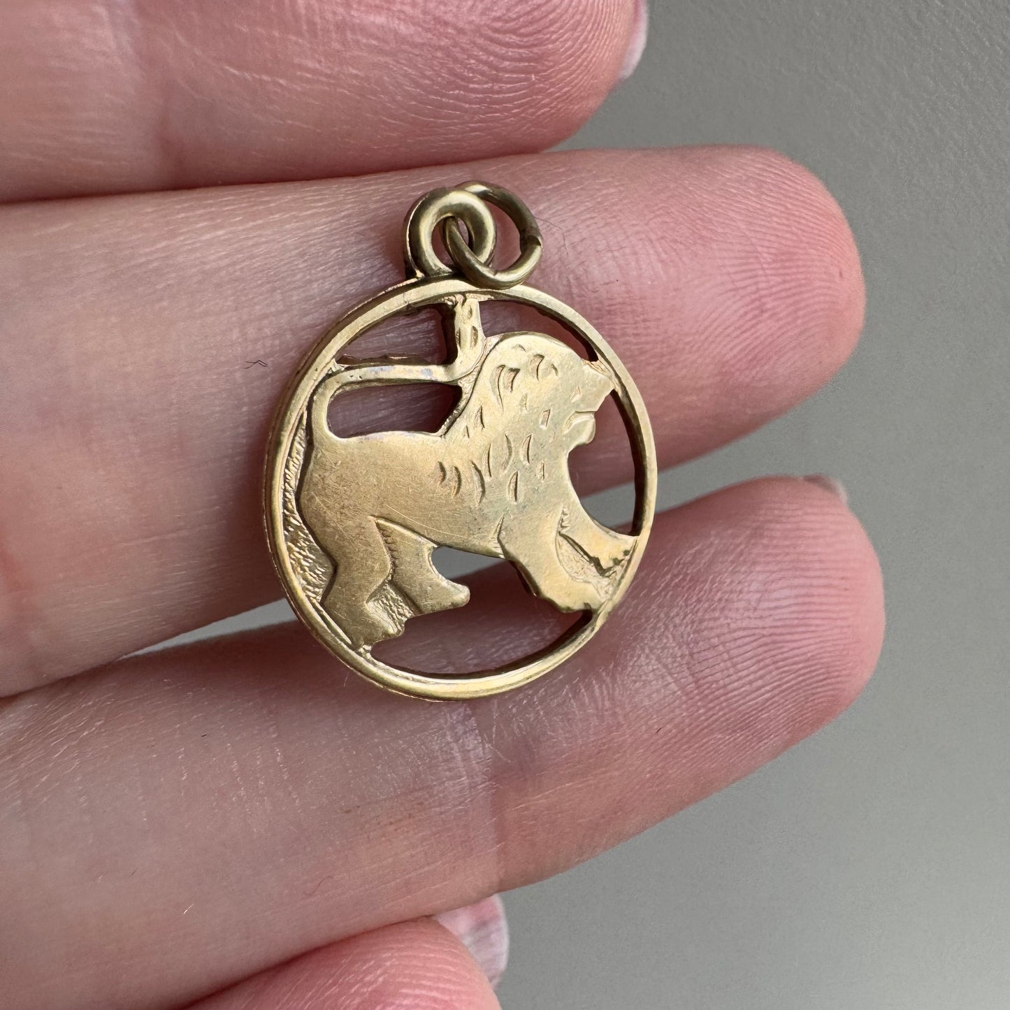 V I N T A G E // gentle leo / 14k yellow gold Leo lion zodiac / a pendant