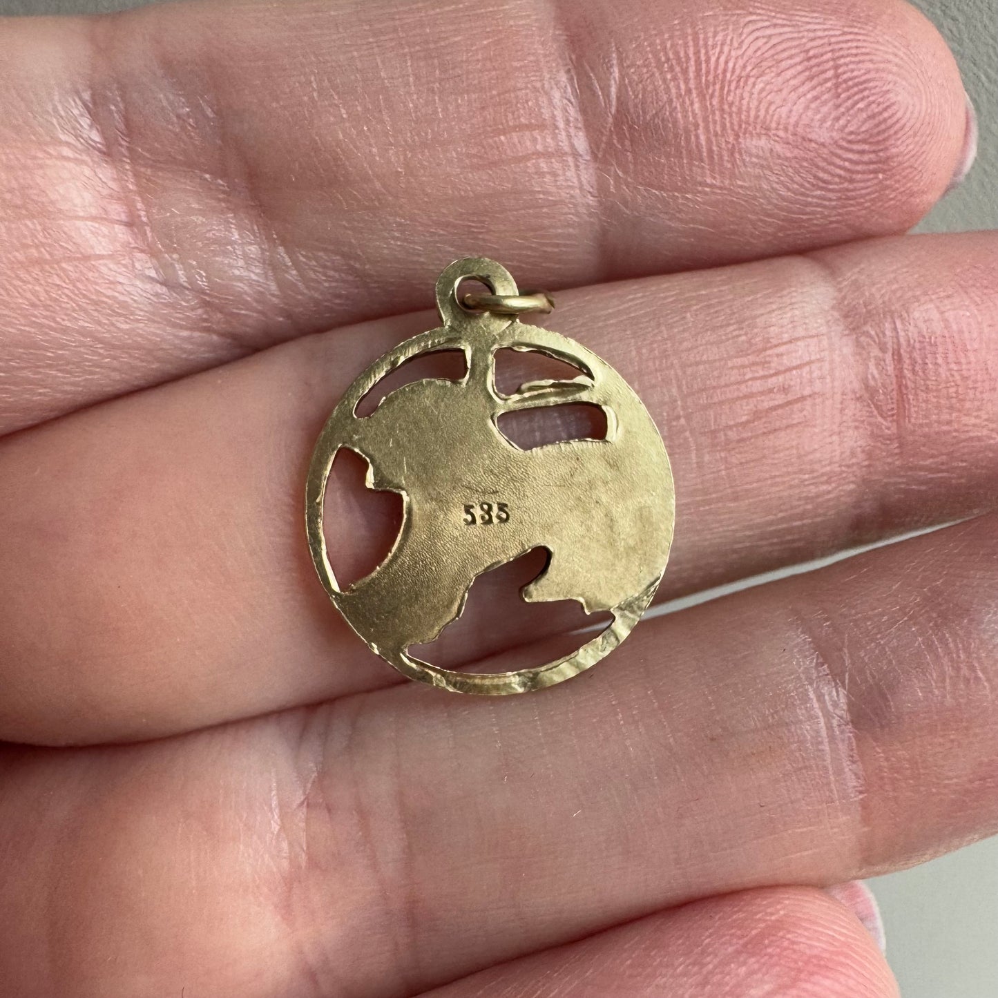 V I N T A G E // gentle leo / 14k yellow gold Leo lion zodiac / a pendant