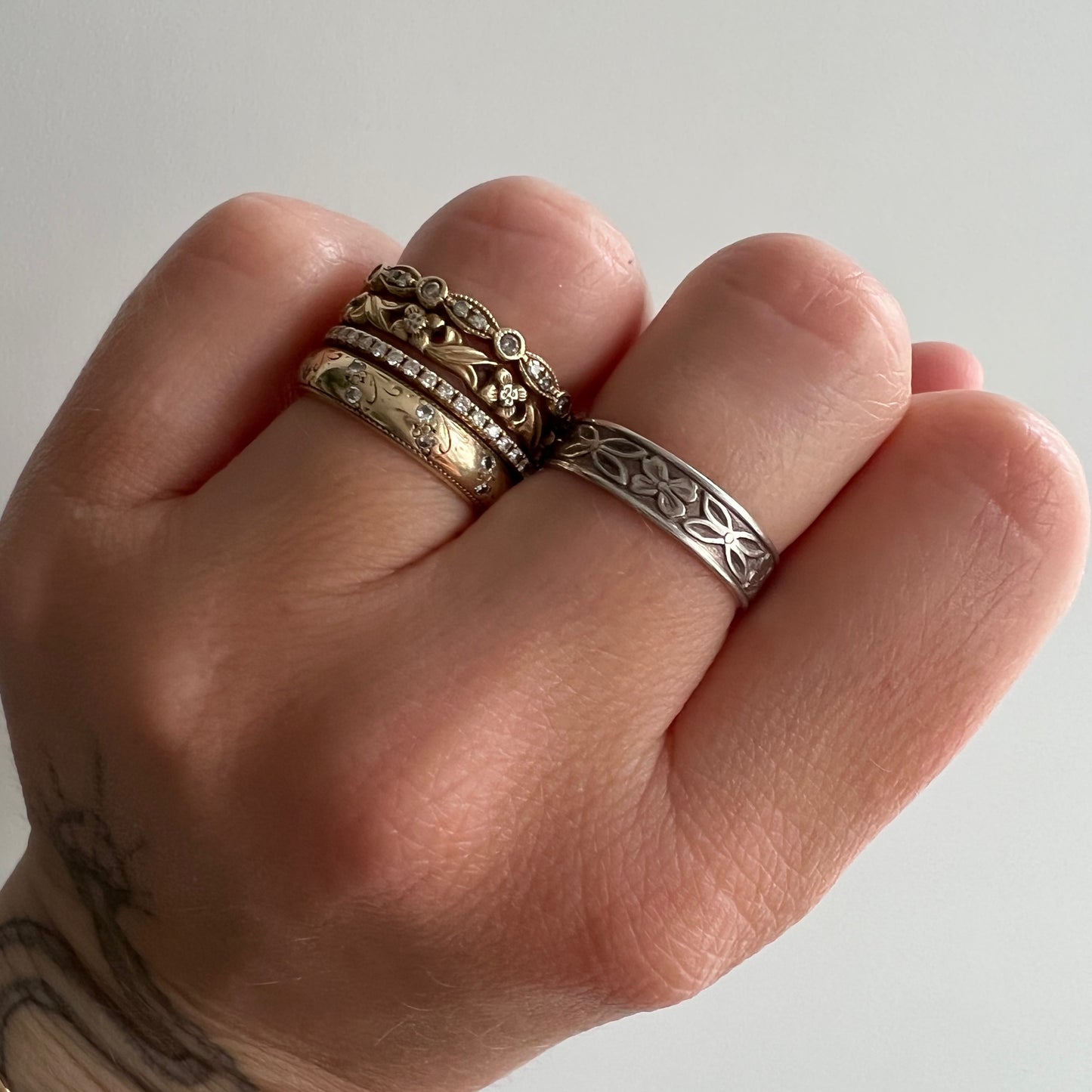 V I N T A G E // forever florals / sterling silver patterned eternity band by Uncas / size 5.75