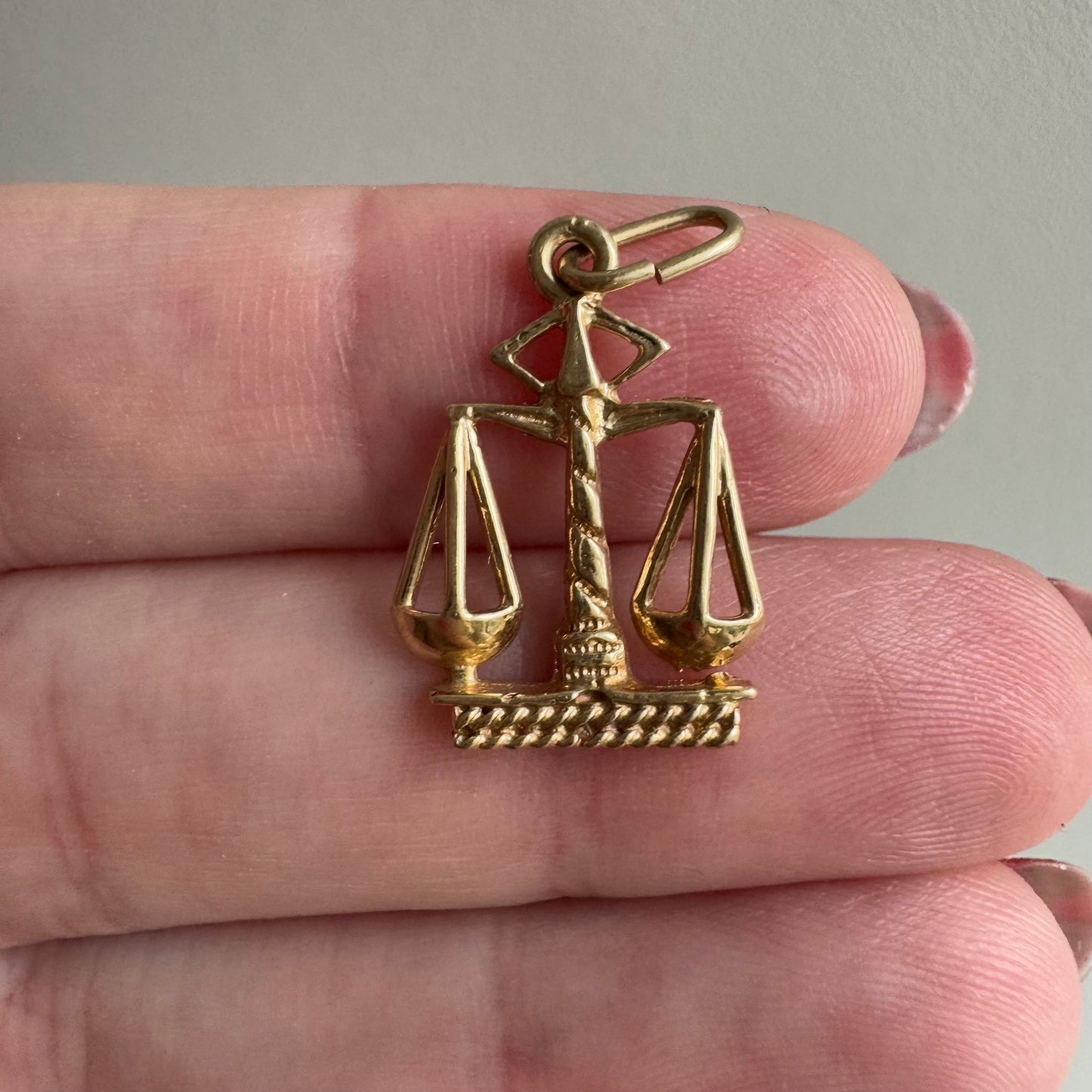 V I N T A G E // scales of justice / 14k yellow gold Libra zodiac / a pendant