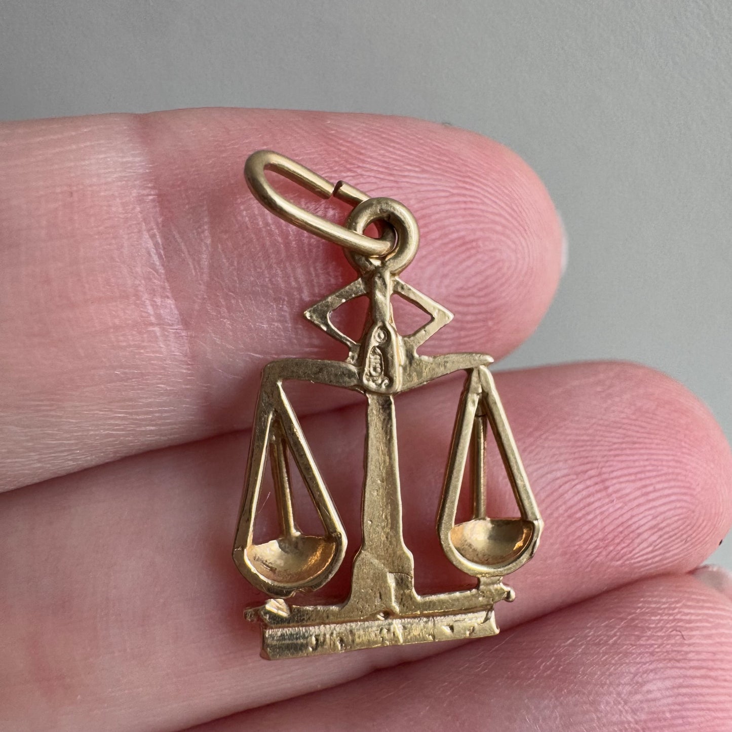 V I N T A G E // scales of justice / 14k yellow gold Libra zodiac / a pendant