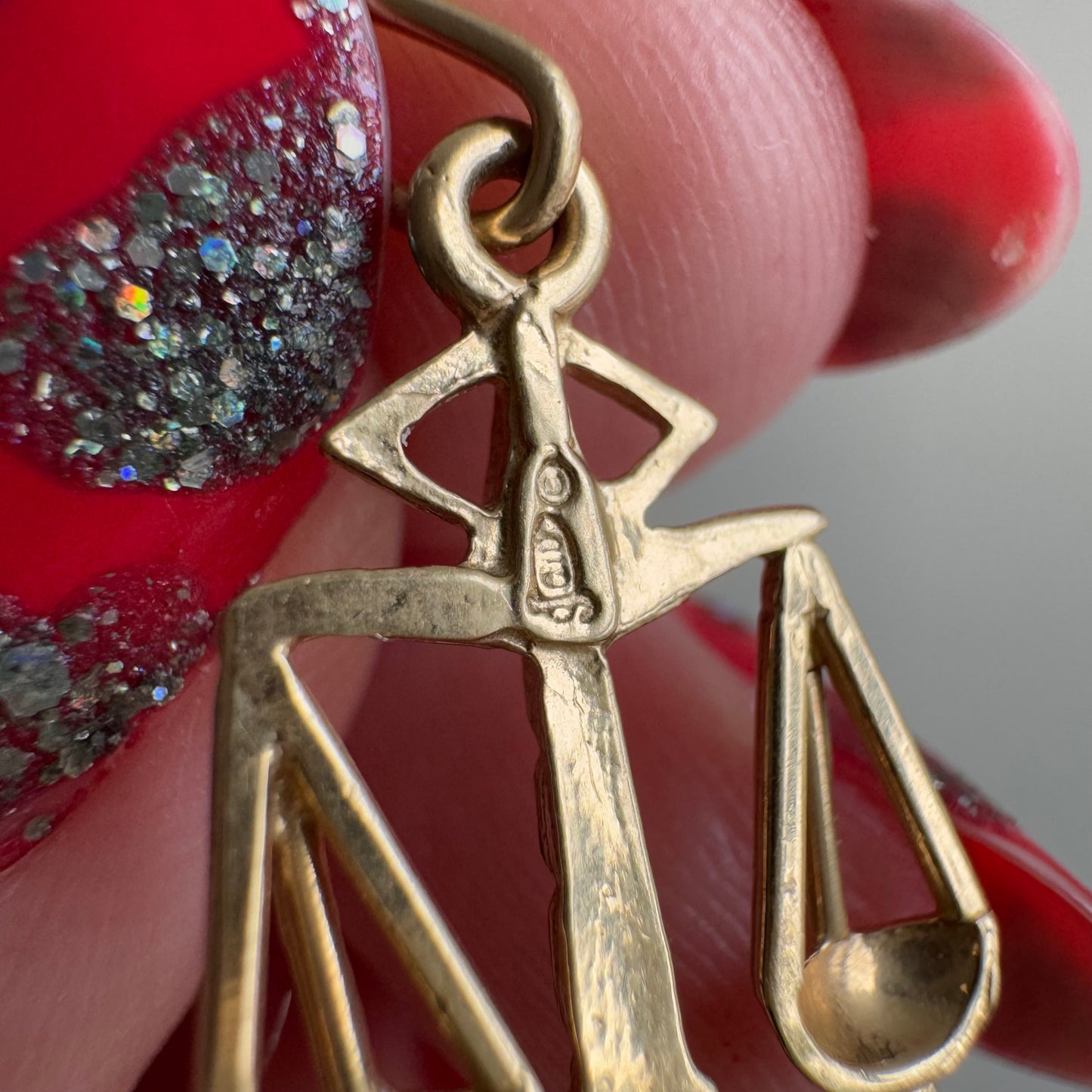 V I N T A G E // scales of justice / 14k yellow gold Libra zodiac / a pendant