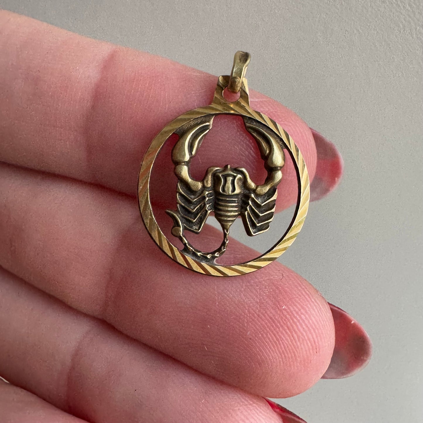 V I N T A G E // the scorpion / 14k yellow gold Scorpio scorpion zodiac / a pendant