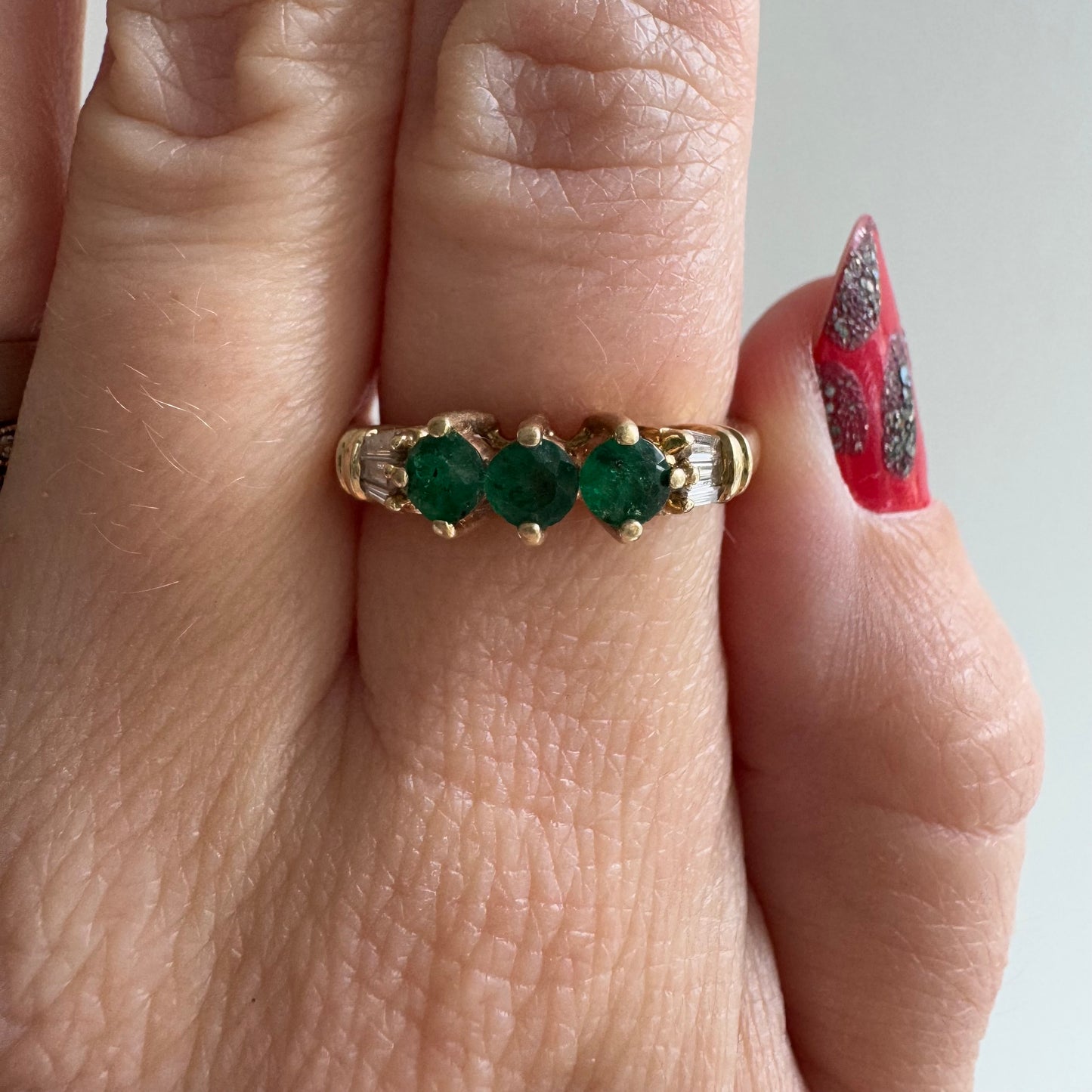 V I N T A G E // three times the envy / 10k + emerald + baguette diamond stacking ring / size 7